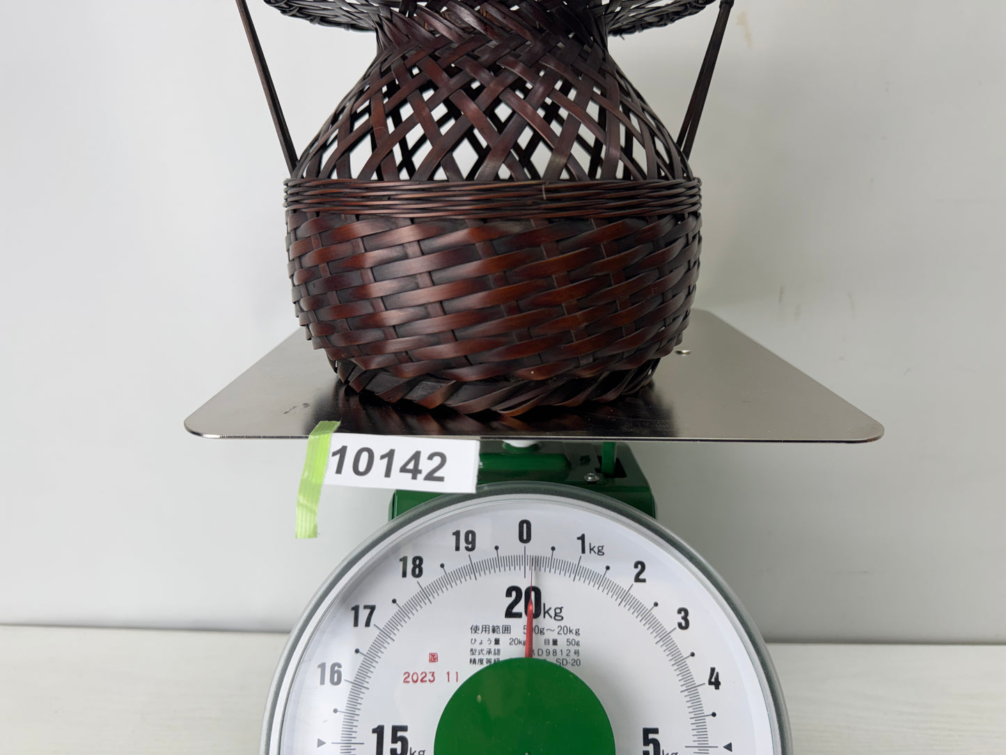 Y10142 Bamboo Woven Basket Flower vase signed Japan antique ikebana floral decor