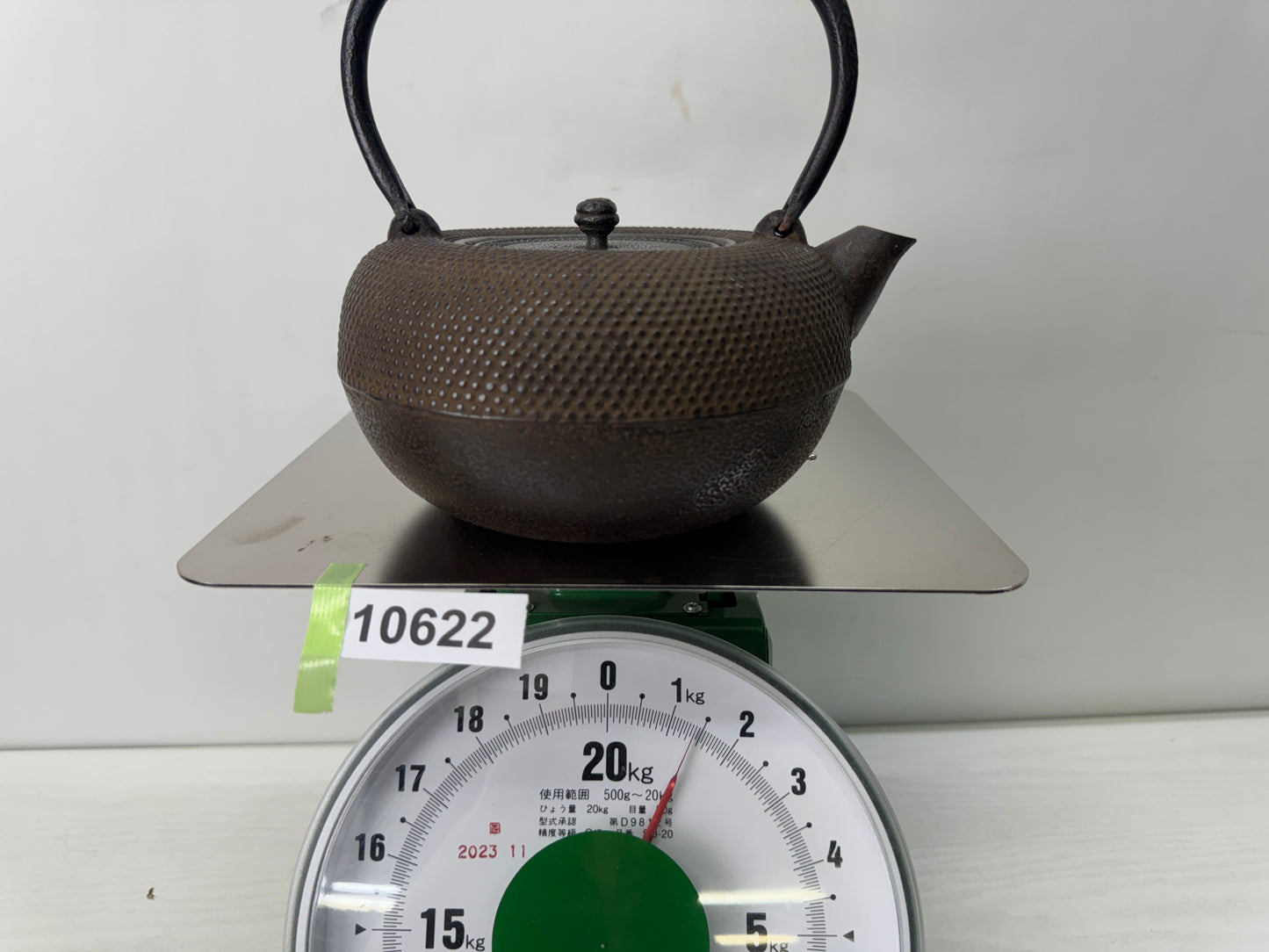 Y10622 TETSUBIN Nanbu Iron kettle teapot pot Arare pattern signed Japan antique