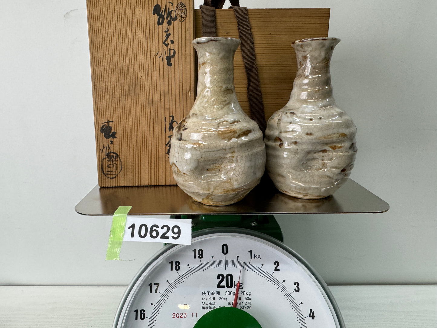 Y10629 CHOUSHI Shino-ware Eshino Sake bottle signed box Japan antique container