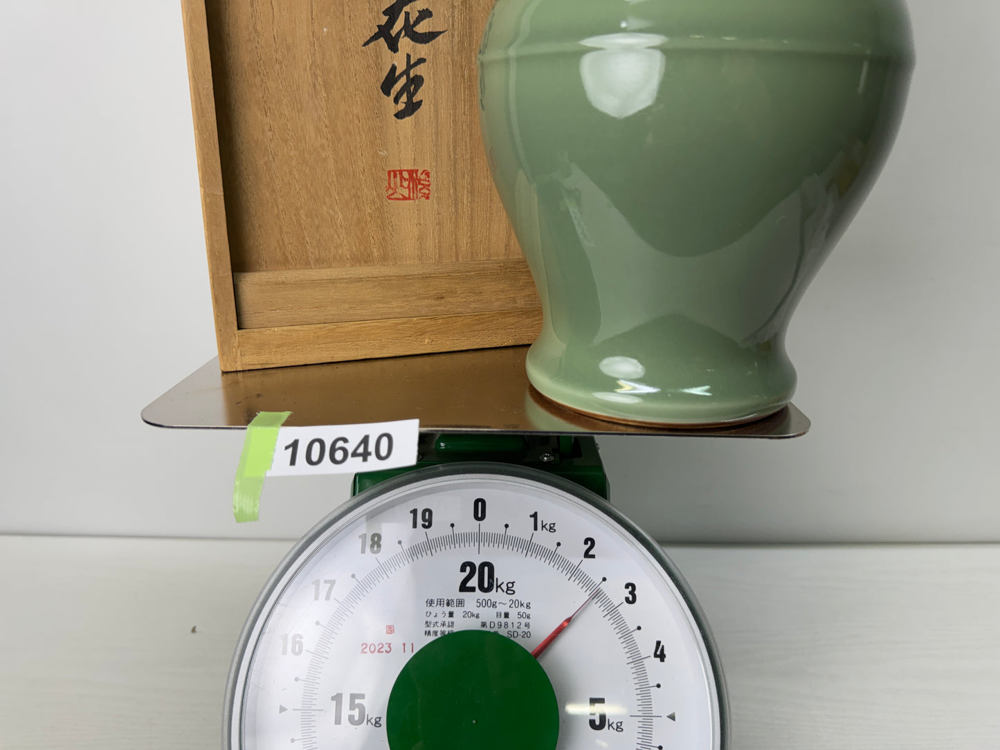 Y10640 FLOWER VASE Kyo-ware celadon signed box Japan antique ikebana interior