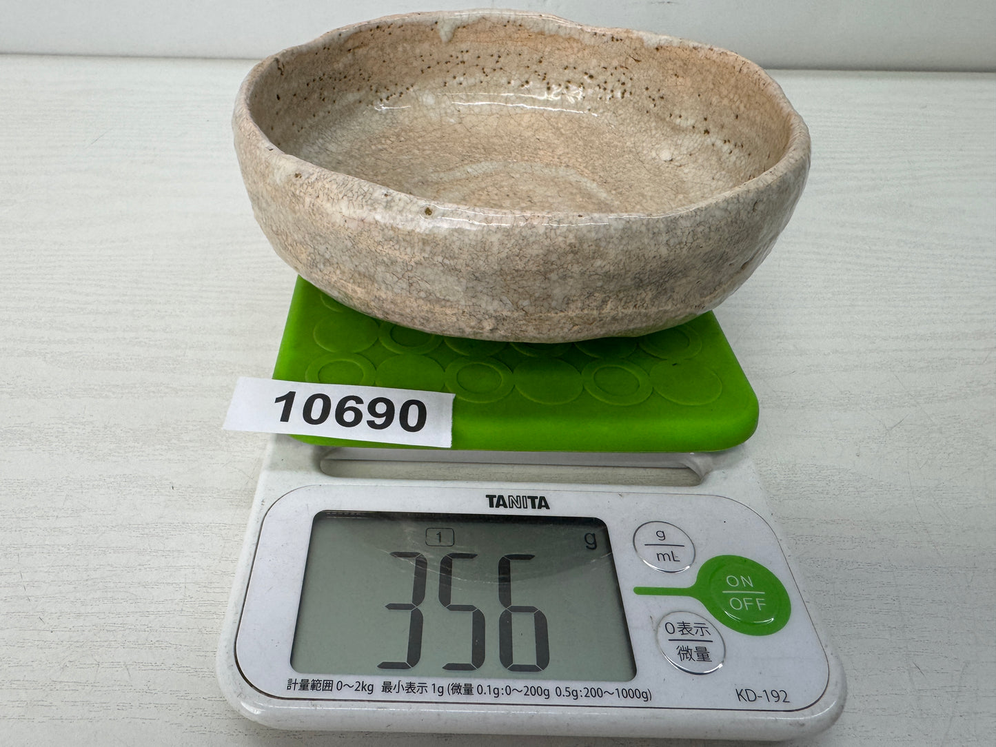 Y10690 CHAWAN Raku-ware White flat bowl signed Japan antique tea ceremony cup