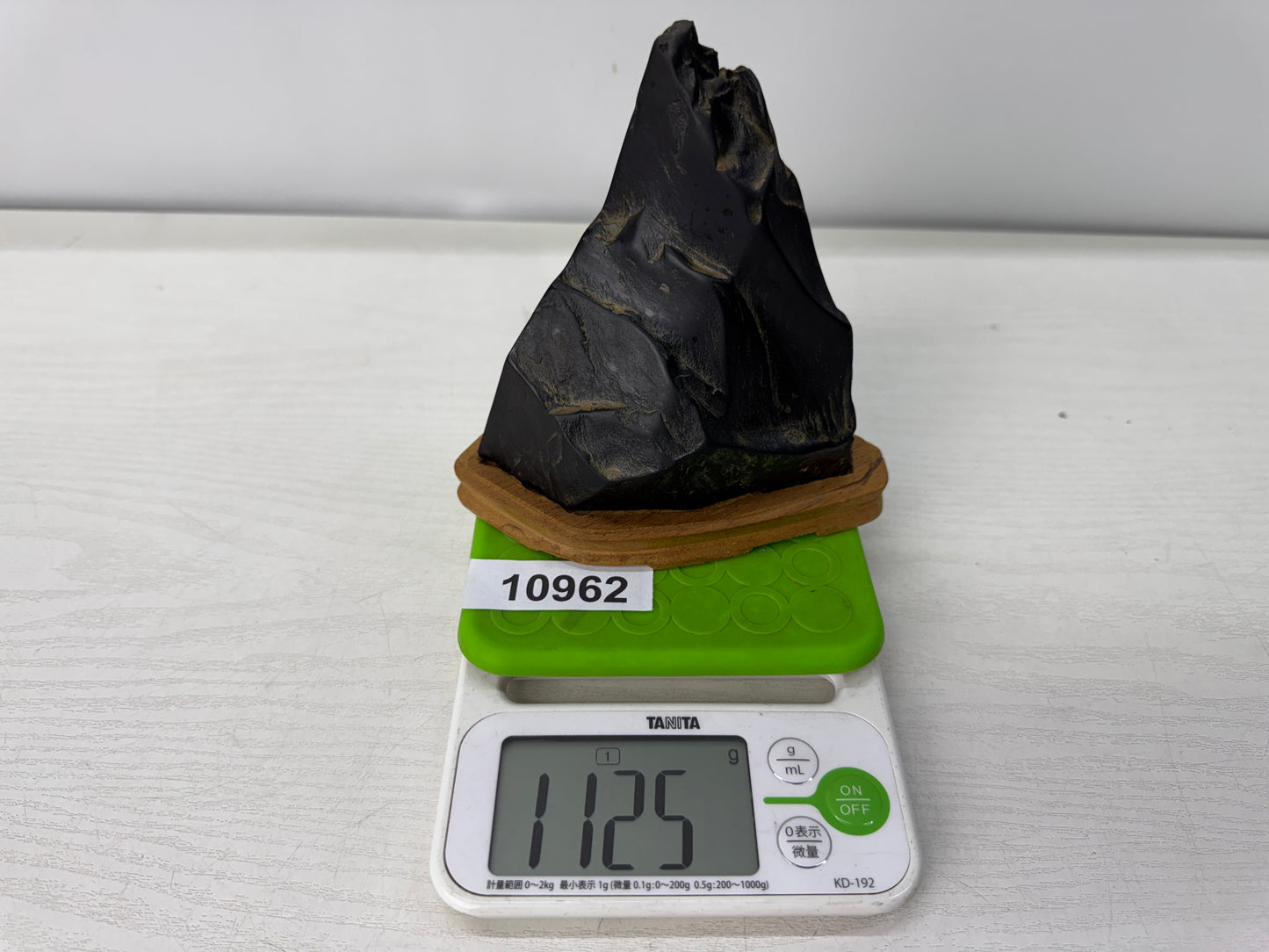 Y10962 OKIMONO Nachiguro viewing stone wooden stand Japan antique interior decor