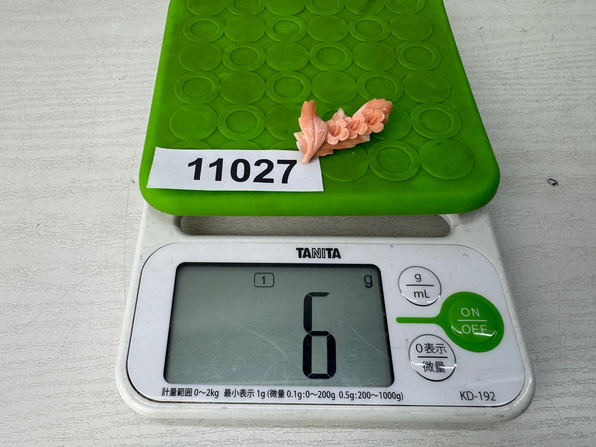 Y11027 BROOCH Genuine Coral Floral sculpture Japan antique accessory fashion