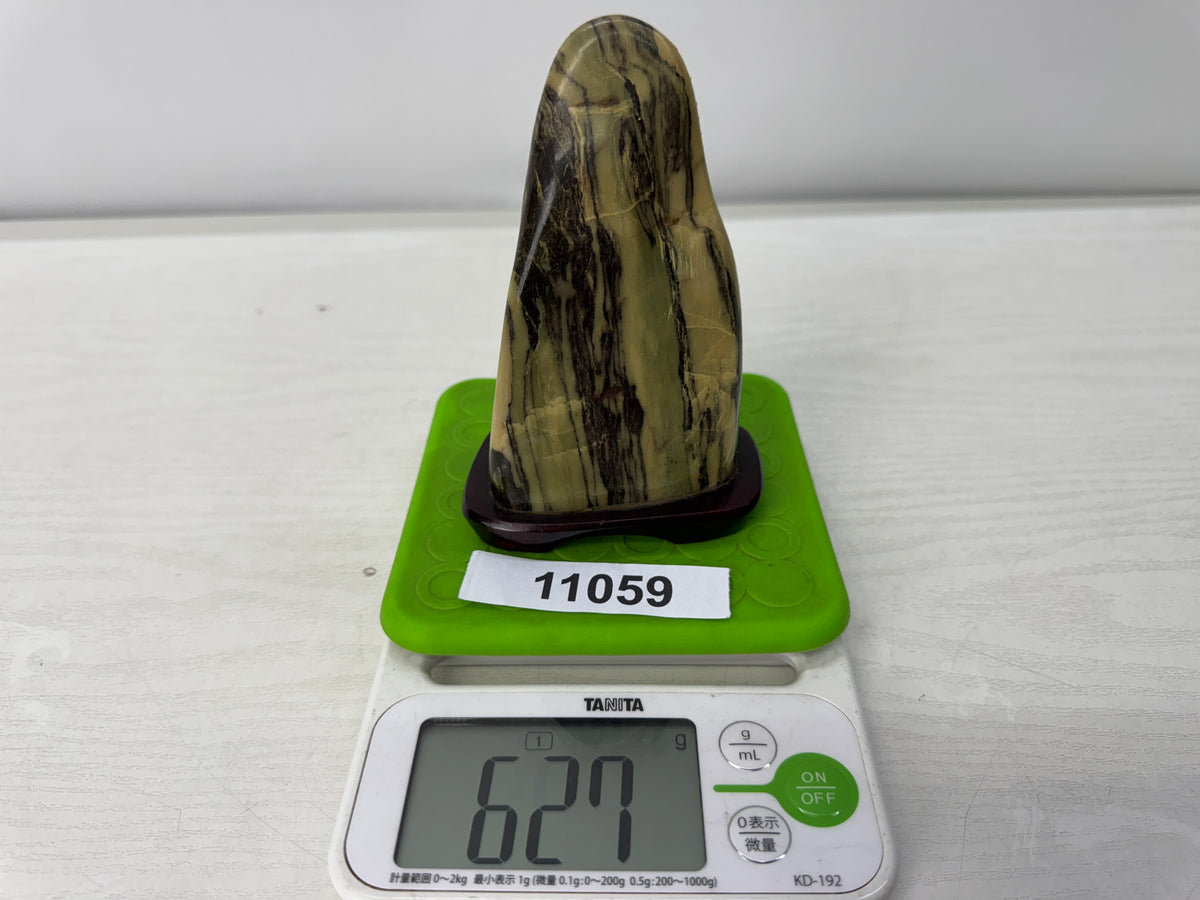 Y11059 OKIMONO Striped Agate viewing stone wooden stand Japan antique interior