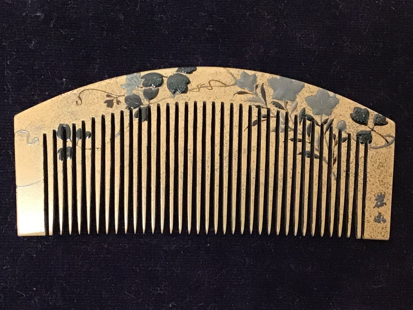 Y2774 KOUGAI Hair dressing tools set Makie lacquer box signed Japan kimono