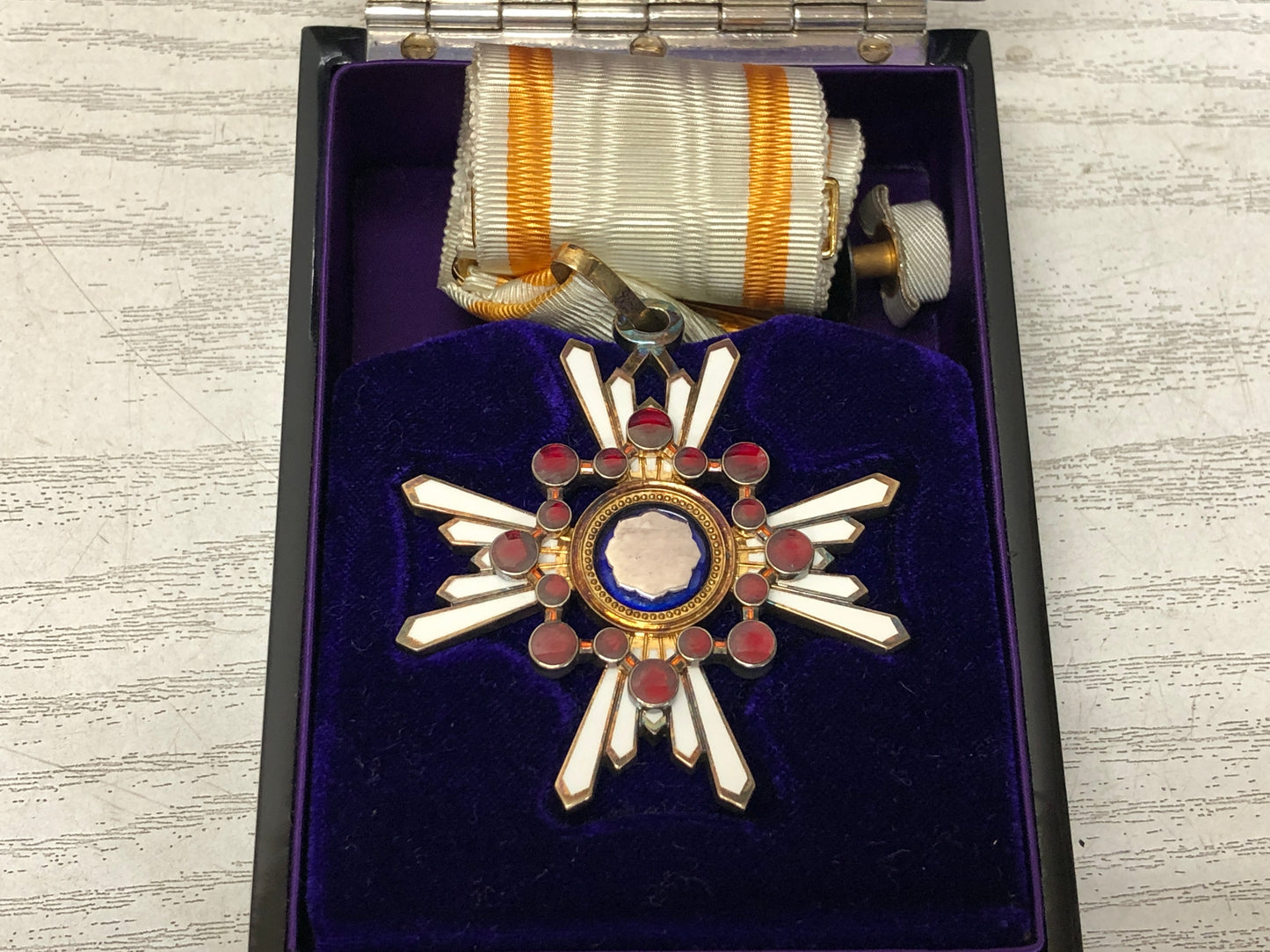 Y3227 KUNSHO Order of the Sacred Treasure 3rd prize box Japanese military medal