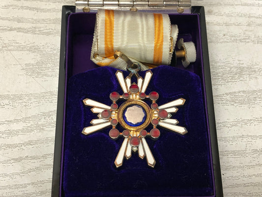 Y3227 KUNSHO Order of the Sacred Treasure 3rd prize box Japanese military medal