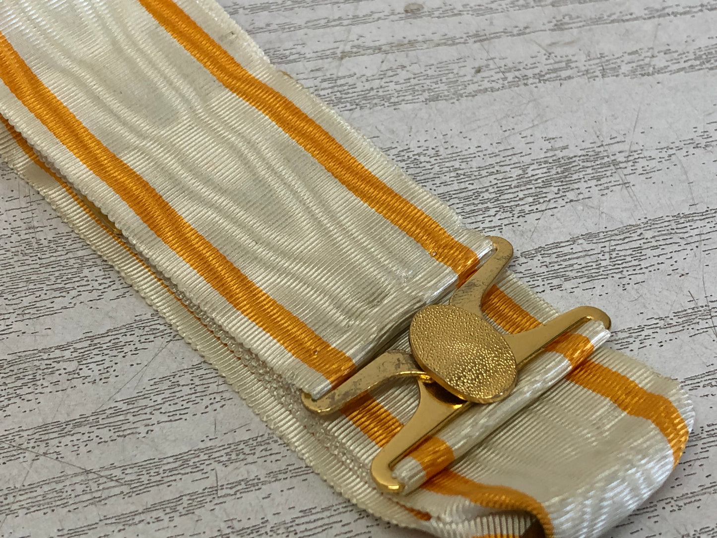 Y3227 KUNSHO Order of the Sacred Treasure 3rd prize box Japanese military medal