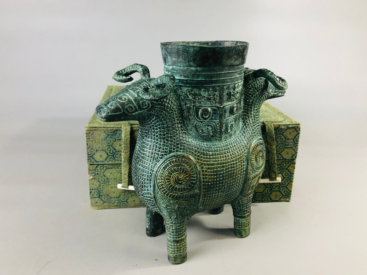 Y7139 VESSEL Chinese copperware twin sheep China antique vintage container pot