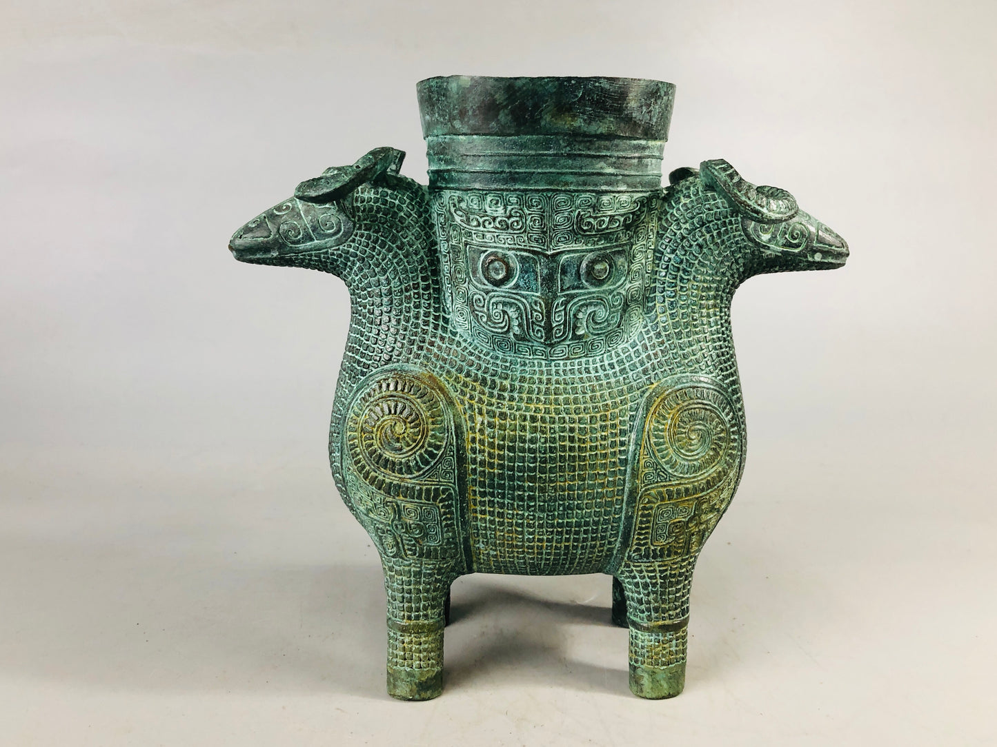 Y7139 VESSEL Chinese copperware twin sheep China antique vintage container pot
