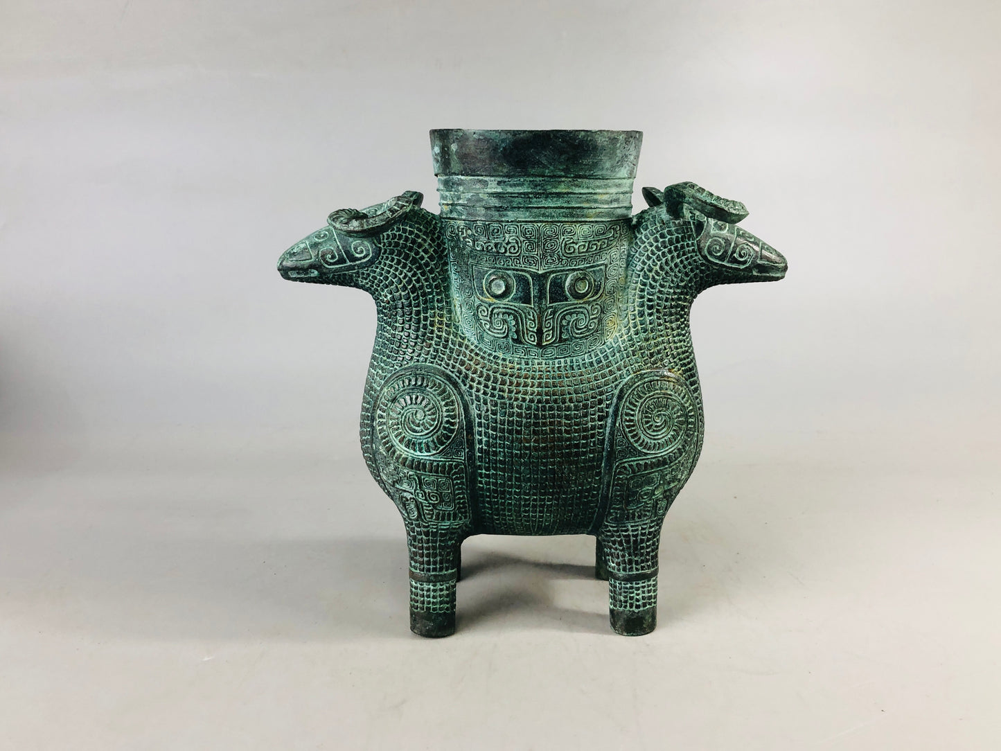 Y7139 VESSEL Chinese copperware twin sheep China antique vintage container pot