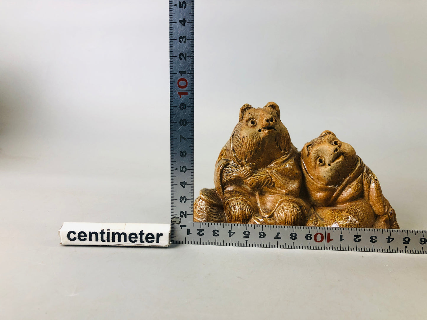 Y7186 OKIMONO Shigaraki-ware Raccoon dog pair figurine signed Japan antique