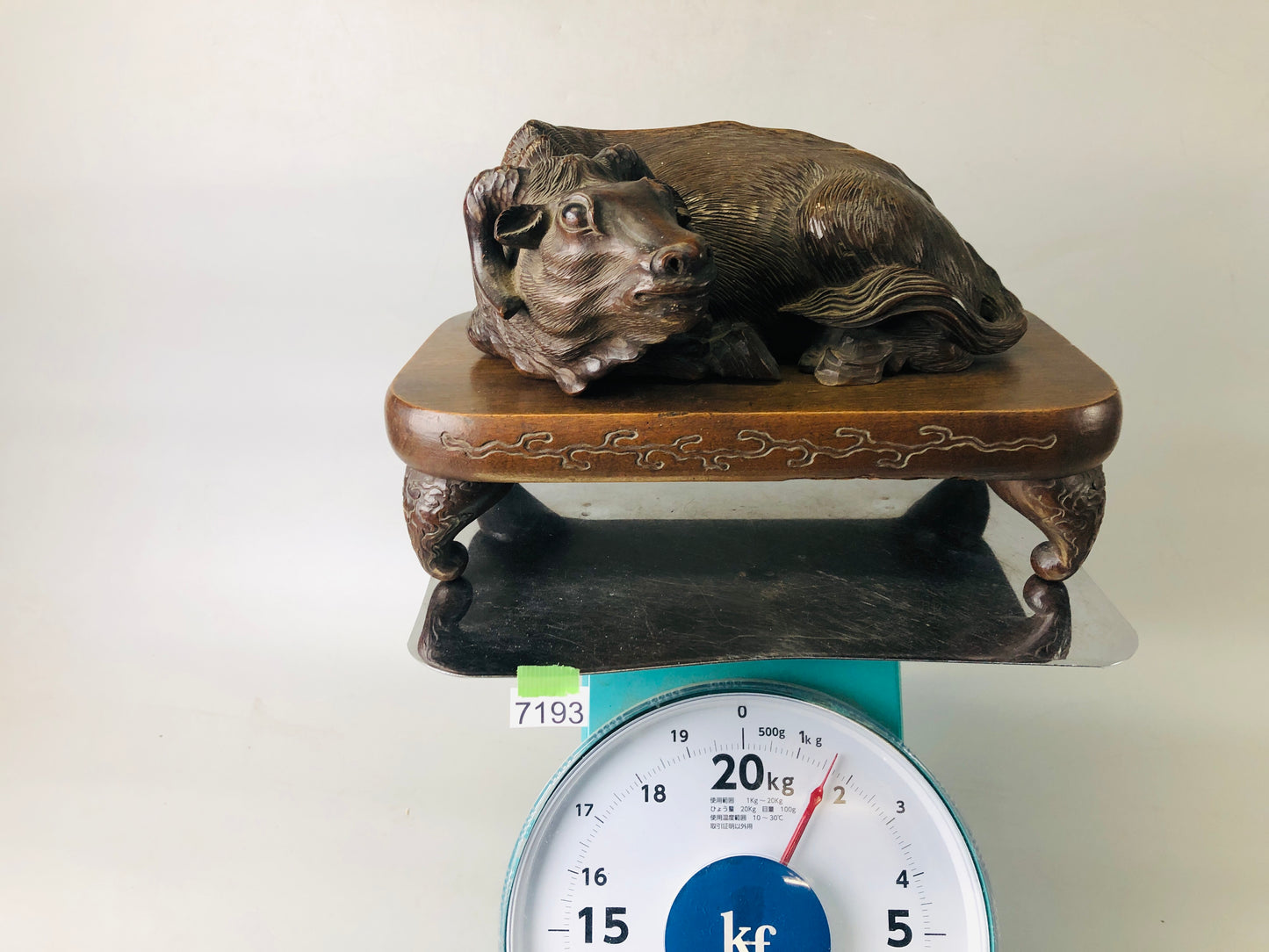 Y7193 OKIMONO Wood carving cow figurine stand Japan antique interior figure