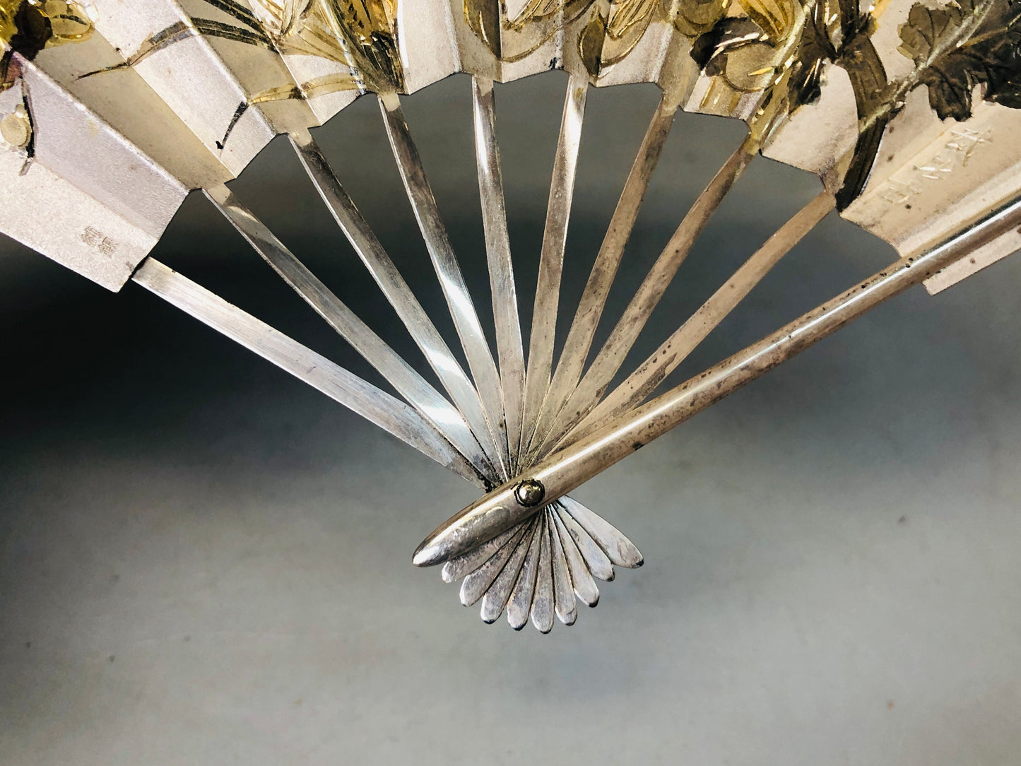 Y7206 OKIMONO Sterling silver Folding fan signed glass case Japan antique decor