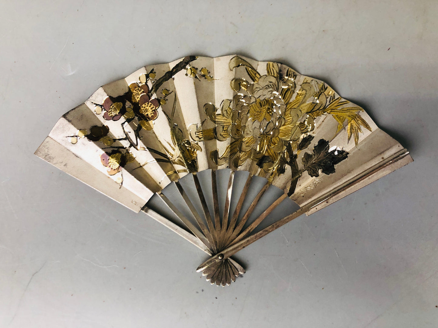Y7206 OKIMONO Sterling silver Folding fan signed glass case Japan antique decor