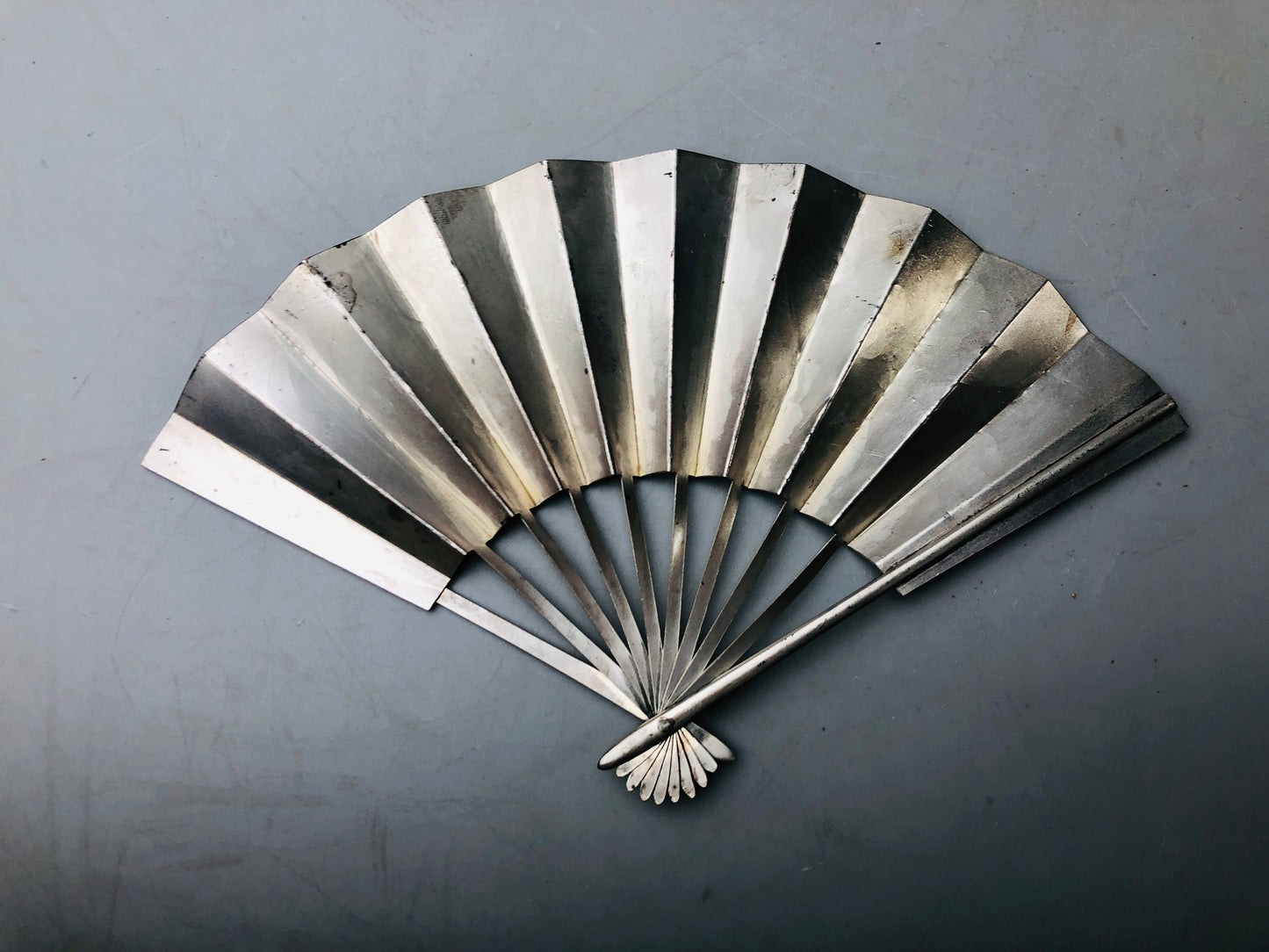 Y7206 OKIMONO Sterling silver Folding fan signed glass case Japan antique decor