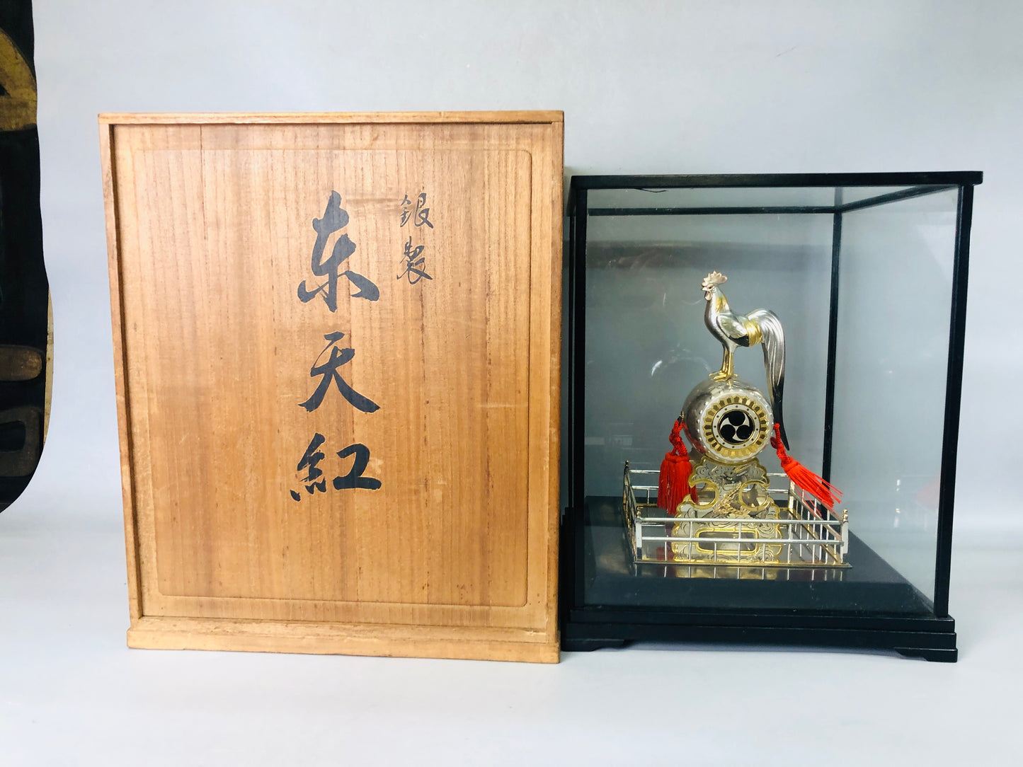 Y7221 OKIMONO Silver Drum Bird signed glass case box Japan antique interior
