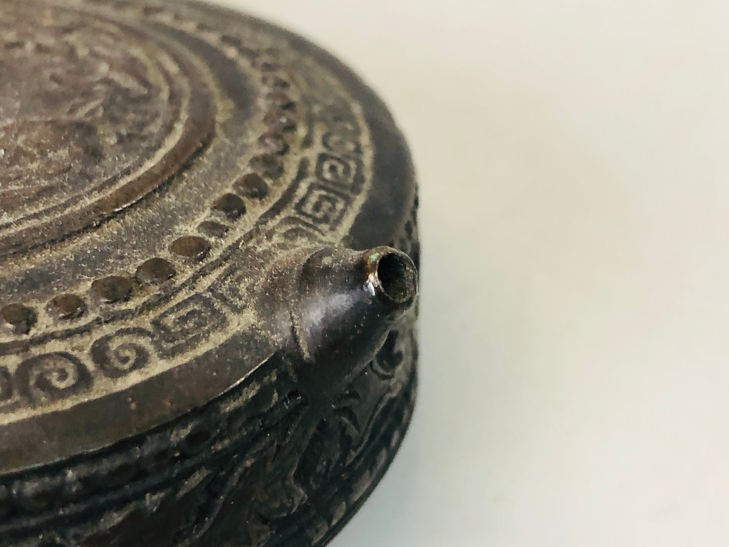 Y7239 SUITEKI Copper stationery suzuri water pot ancient pattern Japan antique