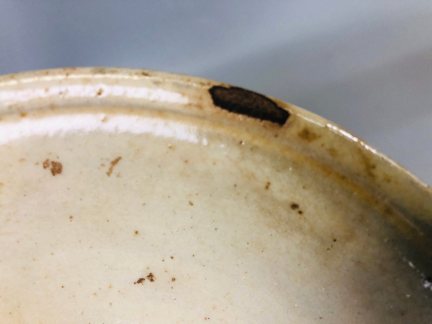 Y7242 CHAWAN Kosobe-ware flat bowl signed box Japan antique tea ceremony pottery