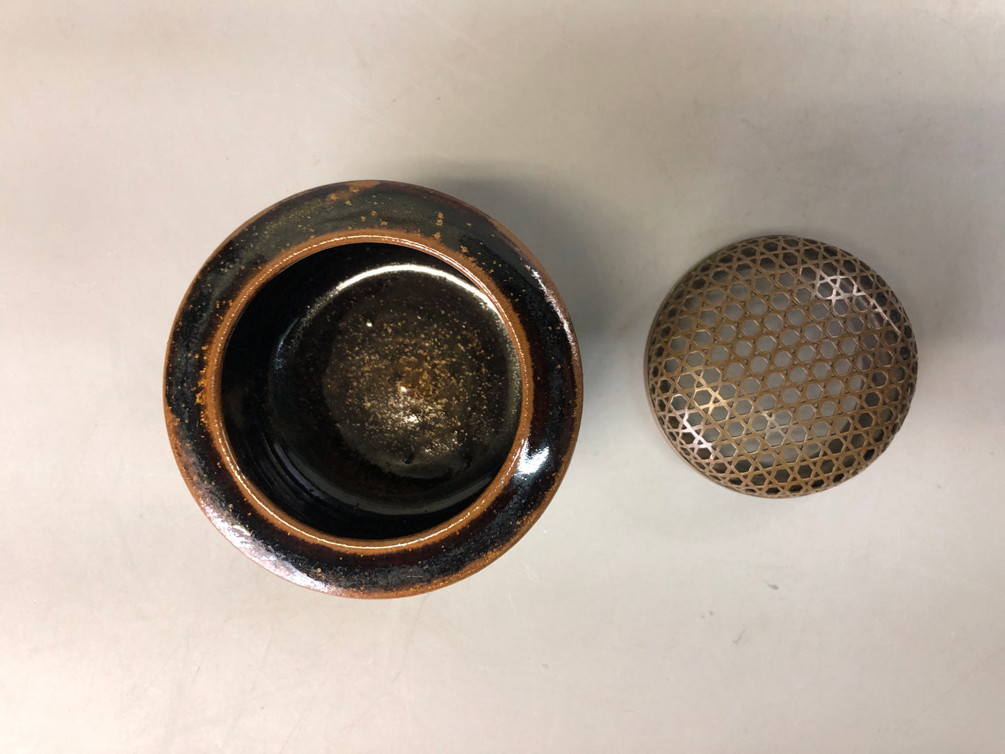Y7356 KOURO Seto-ware silver cover signed Japan antique fragrance incense burner