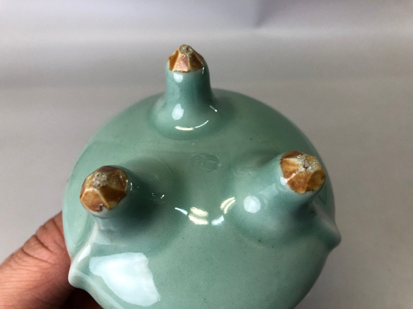 Y7361 KOURO Celadon signed cover Japan antique fragrance aroma incense burner