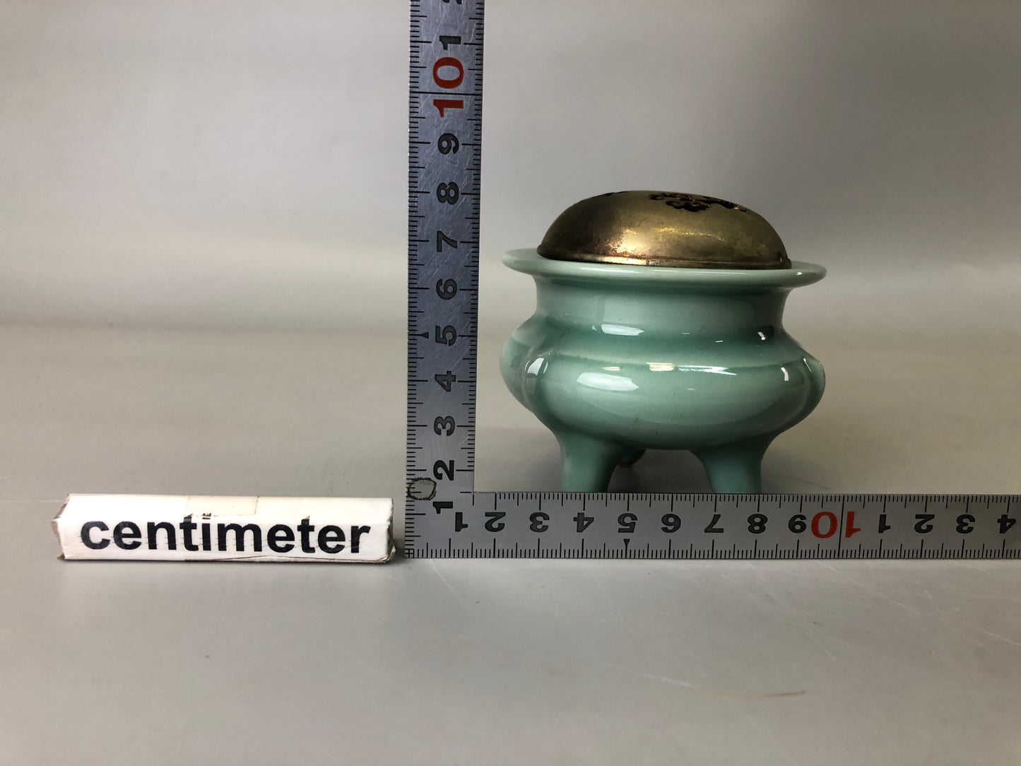 Y7361 KOURO Celadon signed cover Japan antique fragrance aroma incense burner