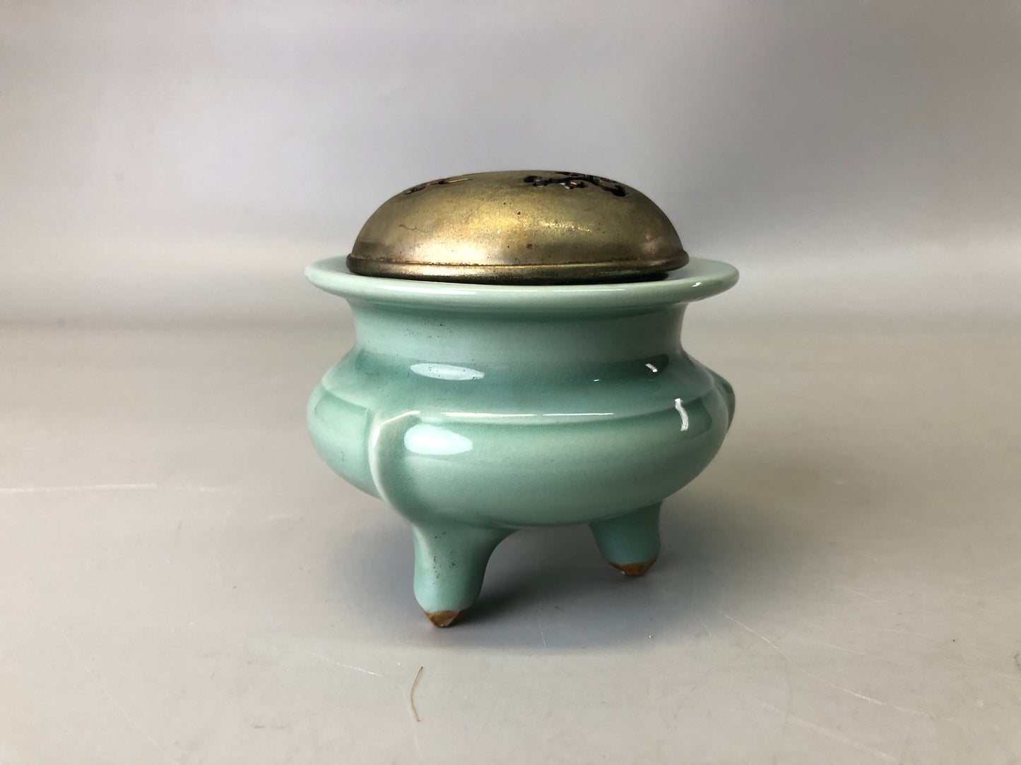 Y7361 KOURO Celadon signed cover Japan antique fragrance aroma incense burner