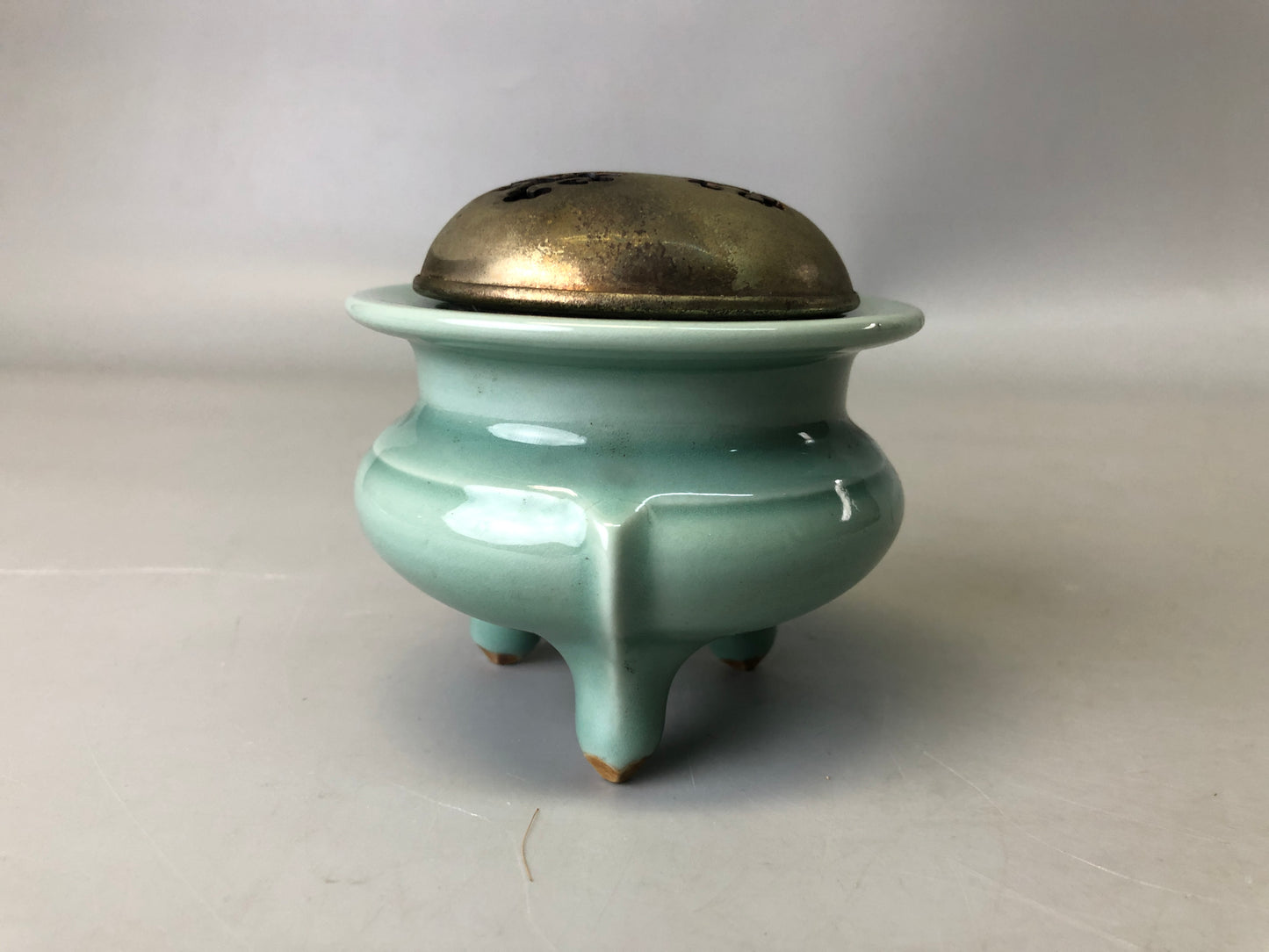 Y7361 KOURO Celadon signed cover Japan antique fragrance aroma incense burner