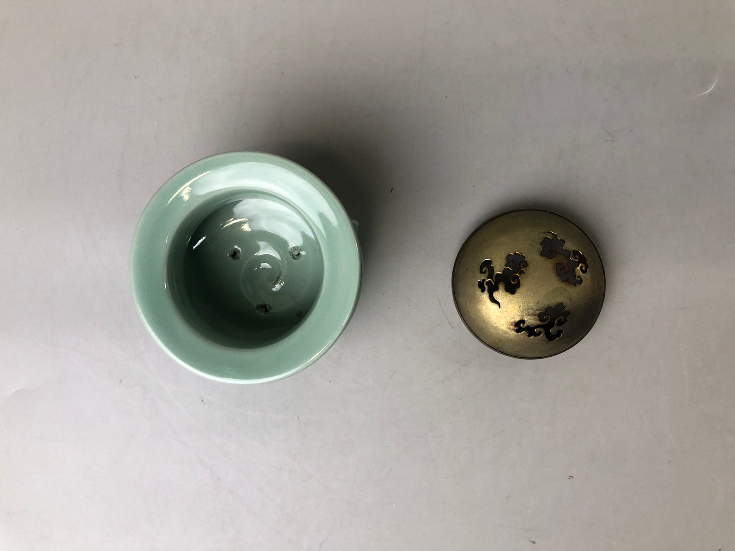 Y7361 KOURO Celadon signed cover Japan antique fragrance aroma incense burner