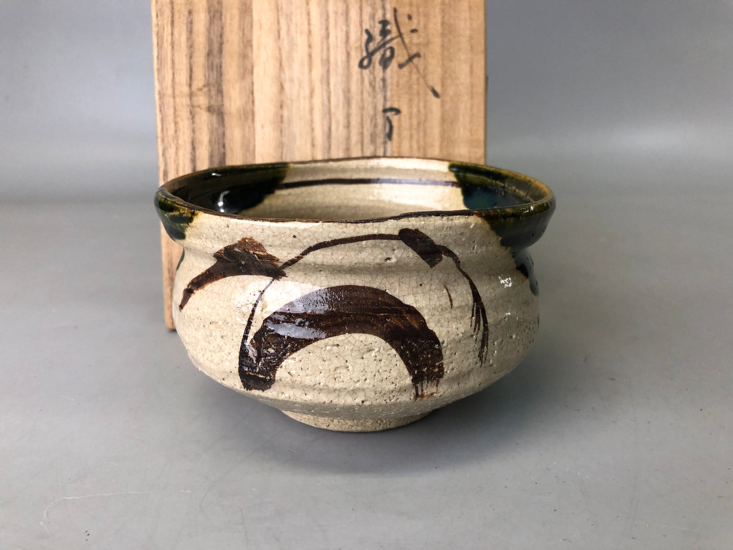Y7375 CHAWAN Oribe-ware bowl signed box Japan antique tea ceremony pottery cup