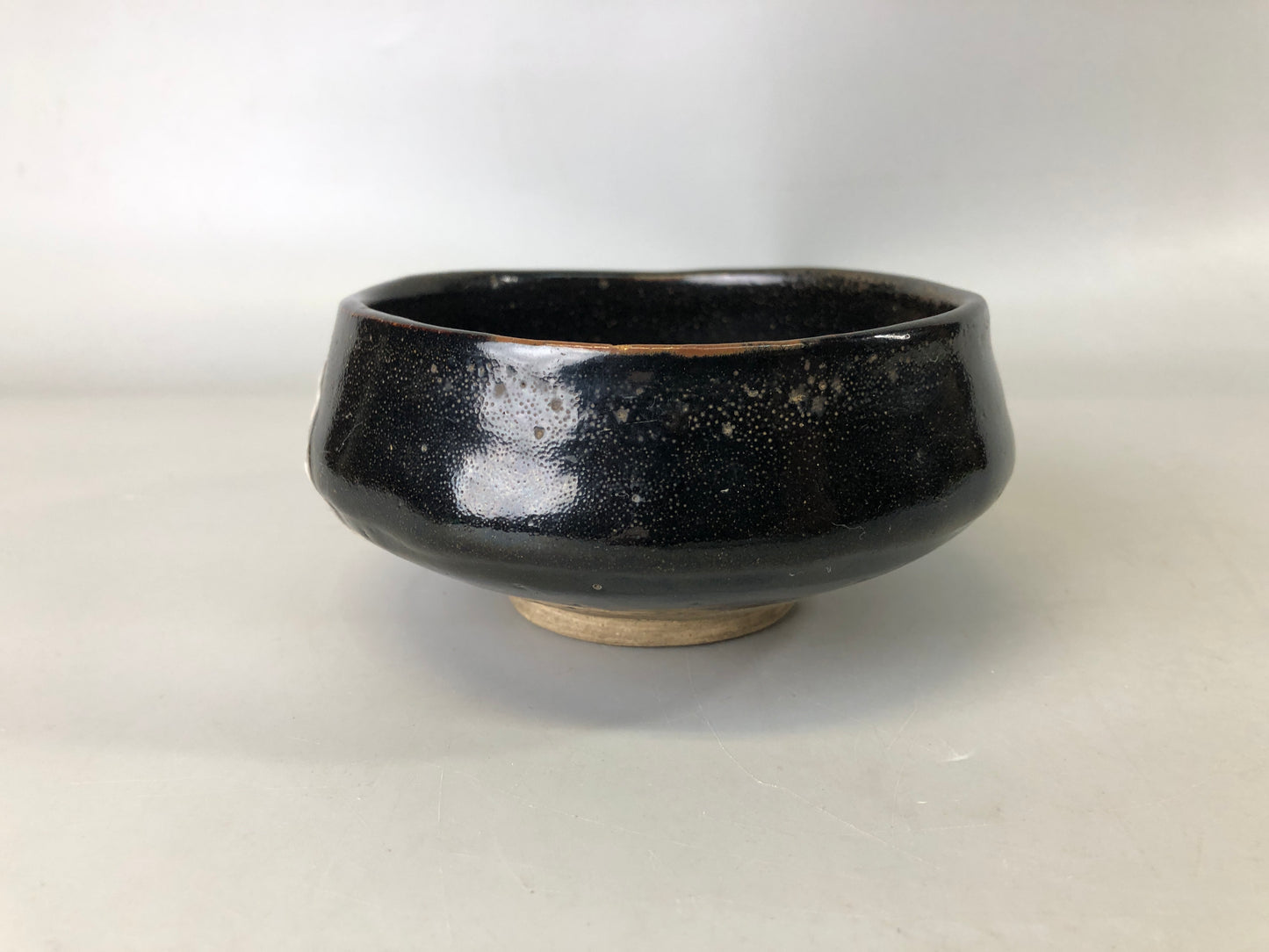 Y7380 CHAWAN Oribe-ware flat bowl signed Japan antique tea ceremony pottery cup