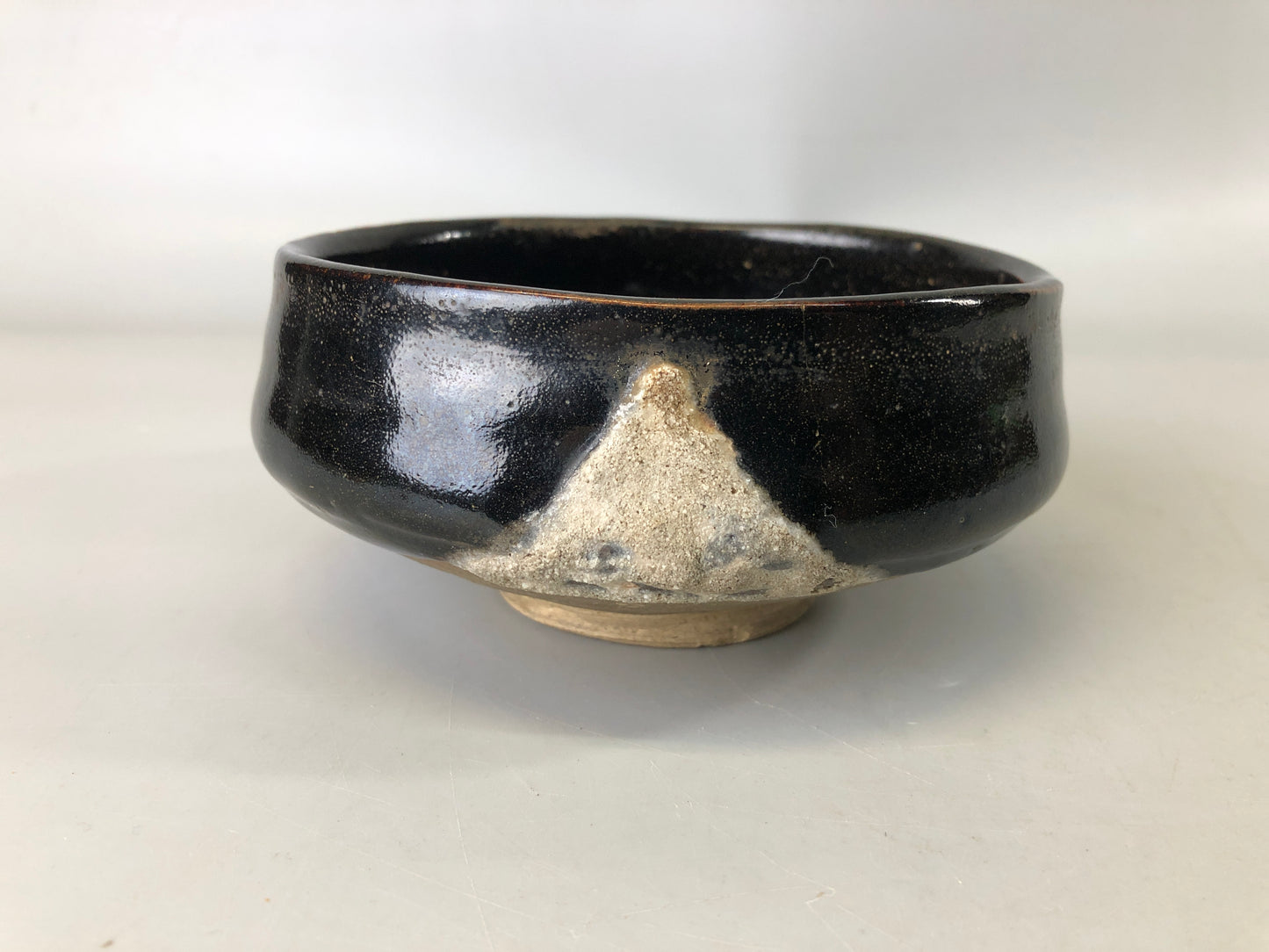 Y7380 CHAWAN Oribe-ware flat bowl signed Japan antique tea ceremony pottery cup