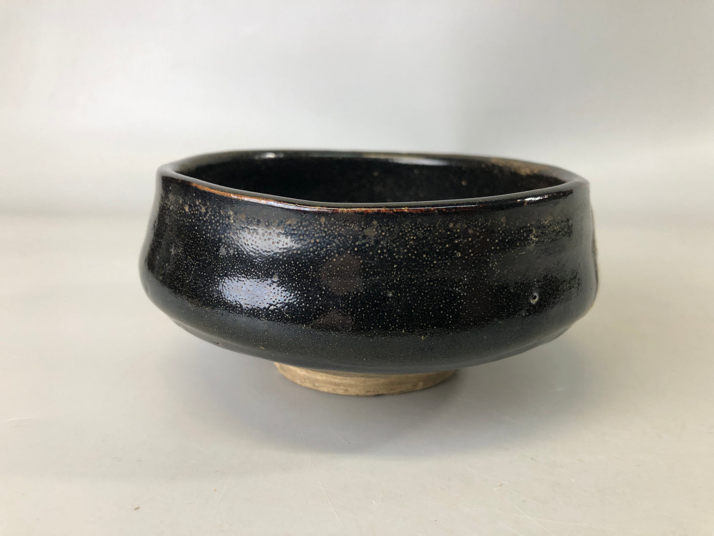 Y7380 CHAWAN Oribe-ware flat bowl signed Japan antique tea ceremony pottery cup
