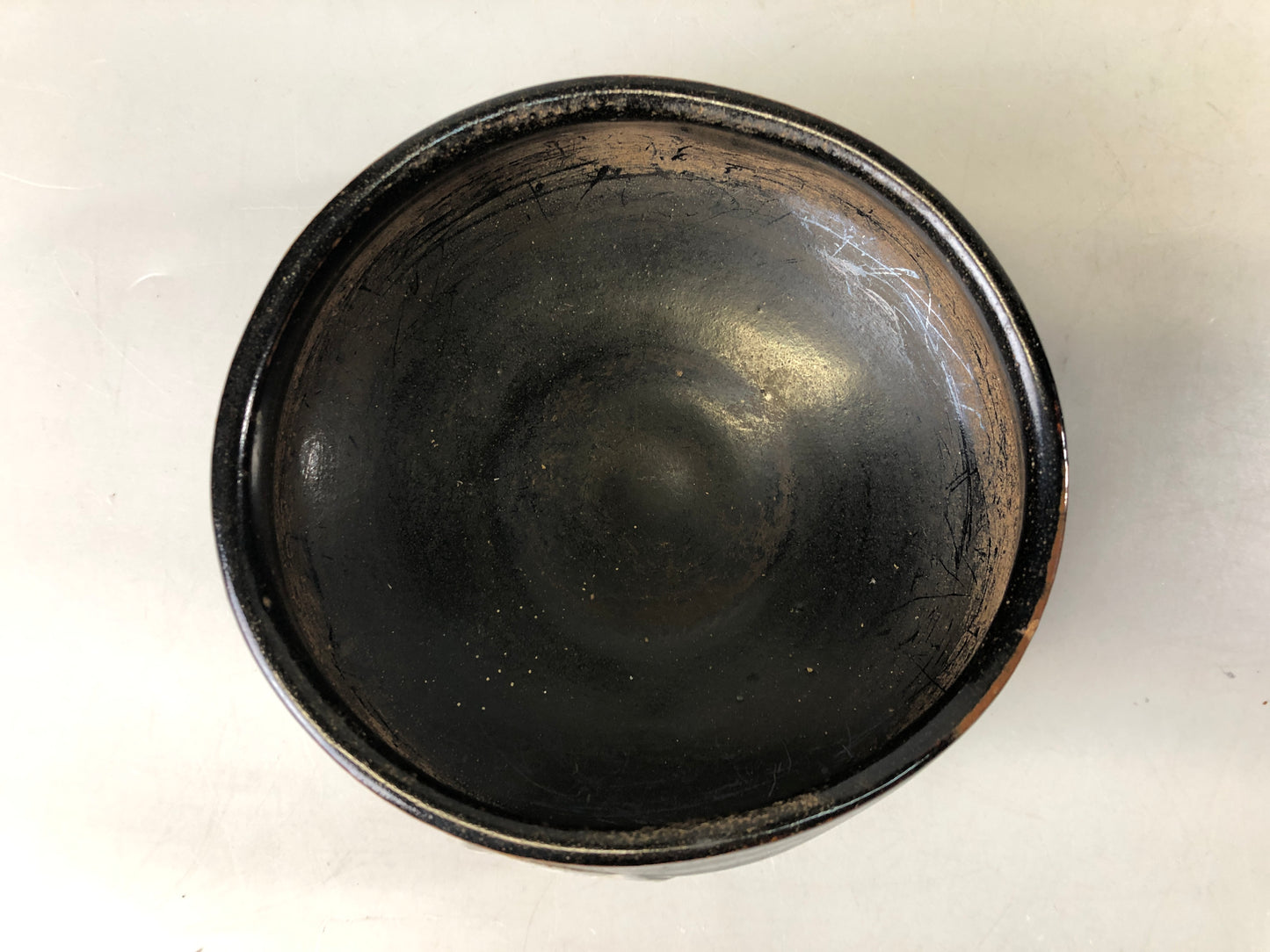 Y7380 CHAWAN Oribe-ware flat bowl signed Japan antique tea ceremony pottery cup