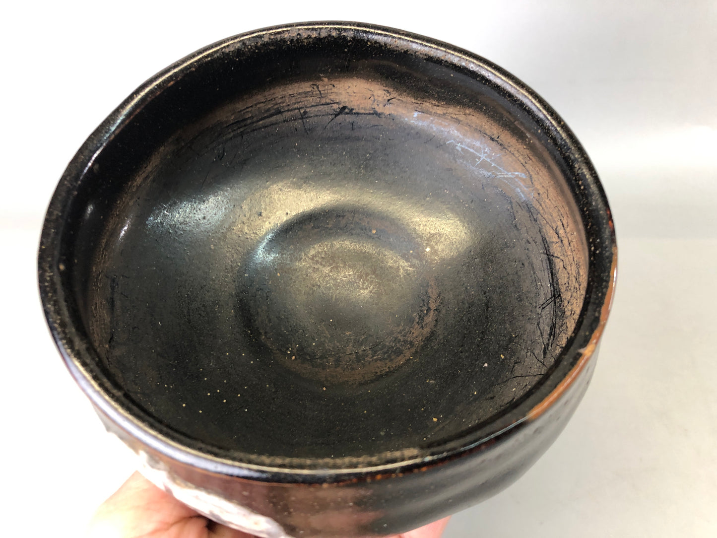 Y7380 CHAWAN Oribe-ware flat bowl signed Japan antique tea ceremony pottery cup