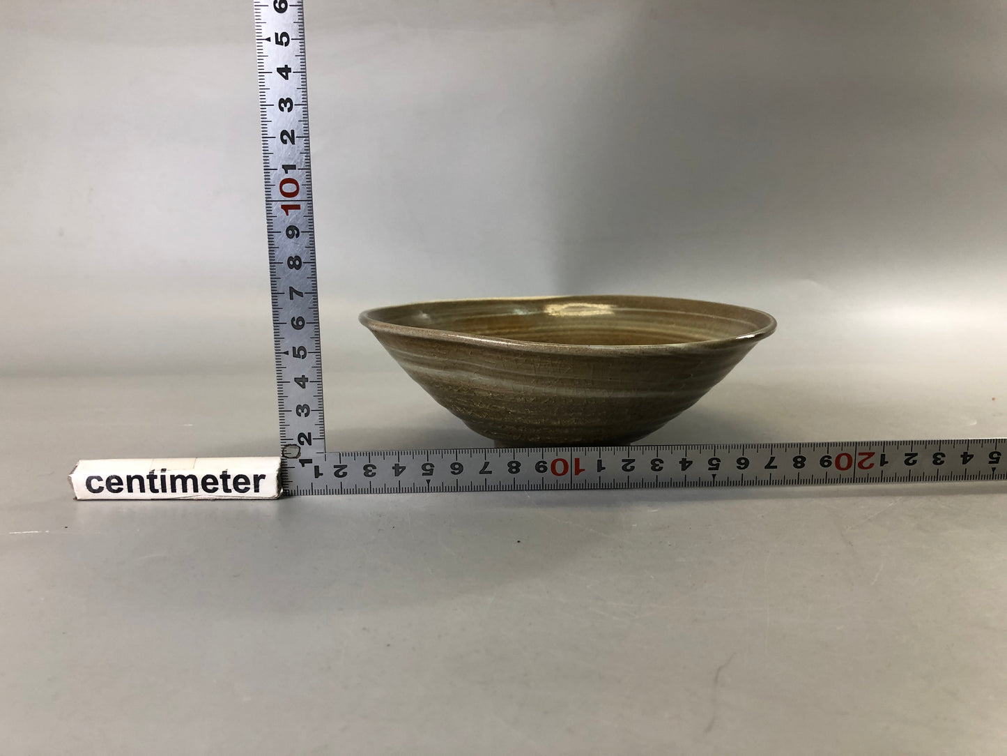 Y7385 CHAWAN Hakeme brushmark flat bowl signed Japan antique tea ceremony cup
