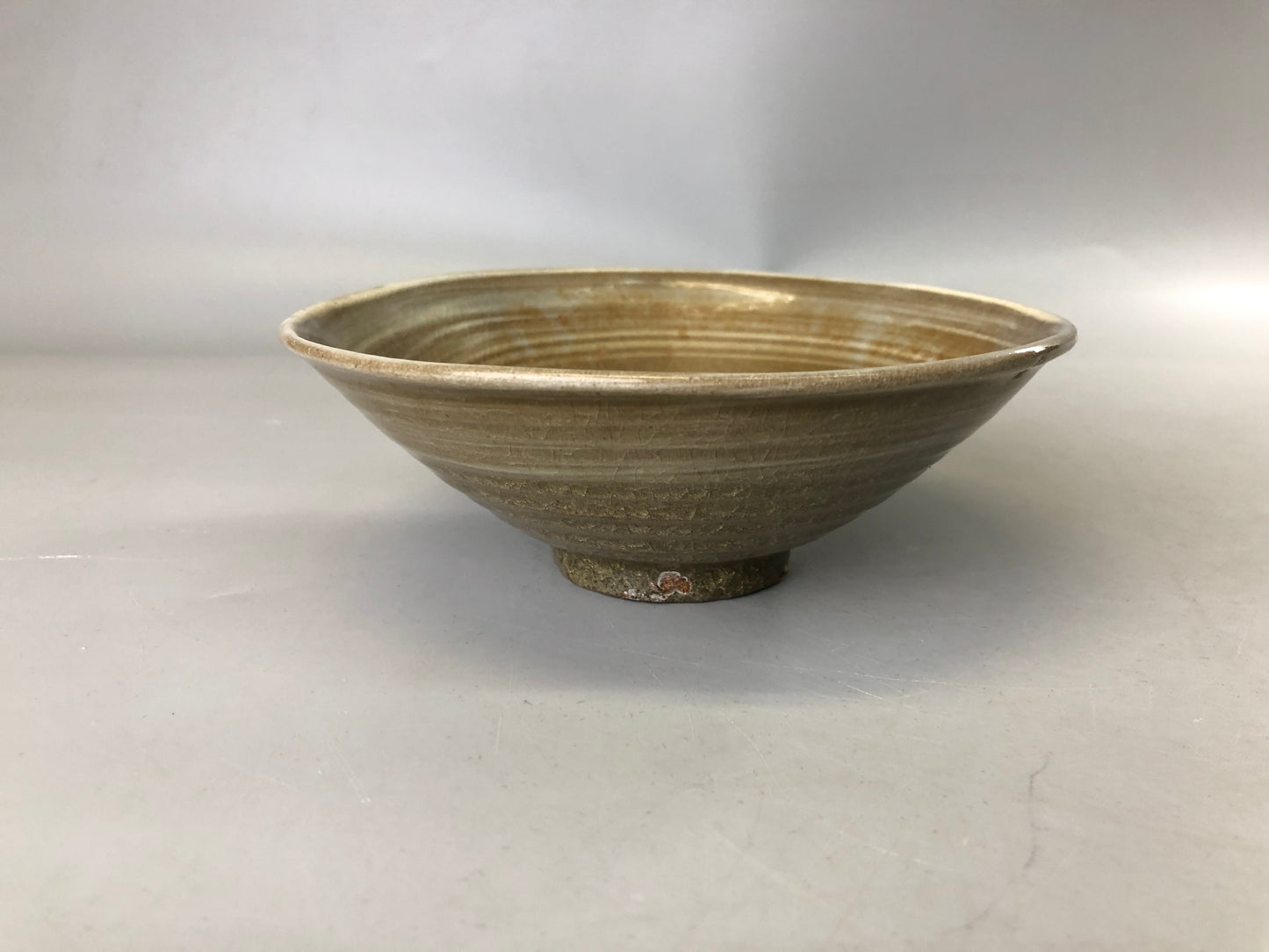 Y7385 CHAWAN Hakeme brushmark flat bowl signed Japan antique tea ceremony cup