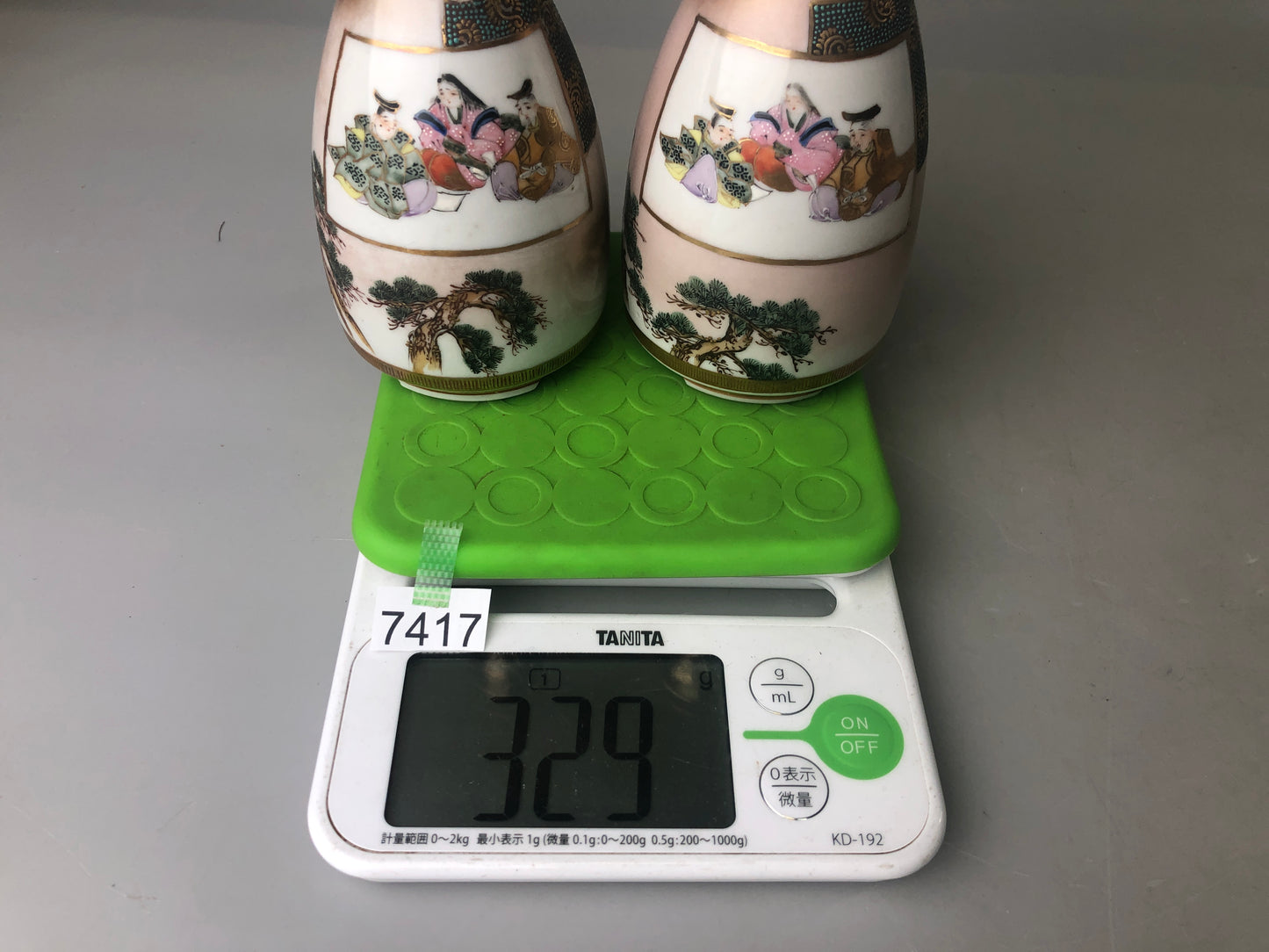 Y7417 CHOUSHI Kutani-ware Tokkuri 2 sake bottles signed Japan antique tableware