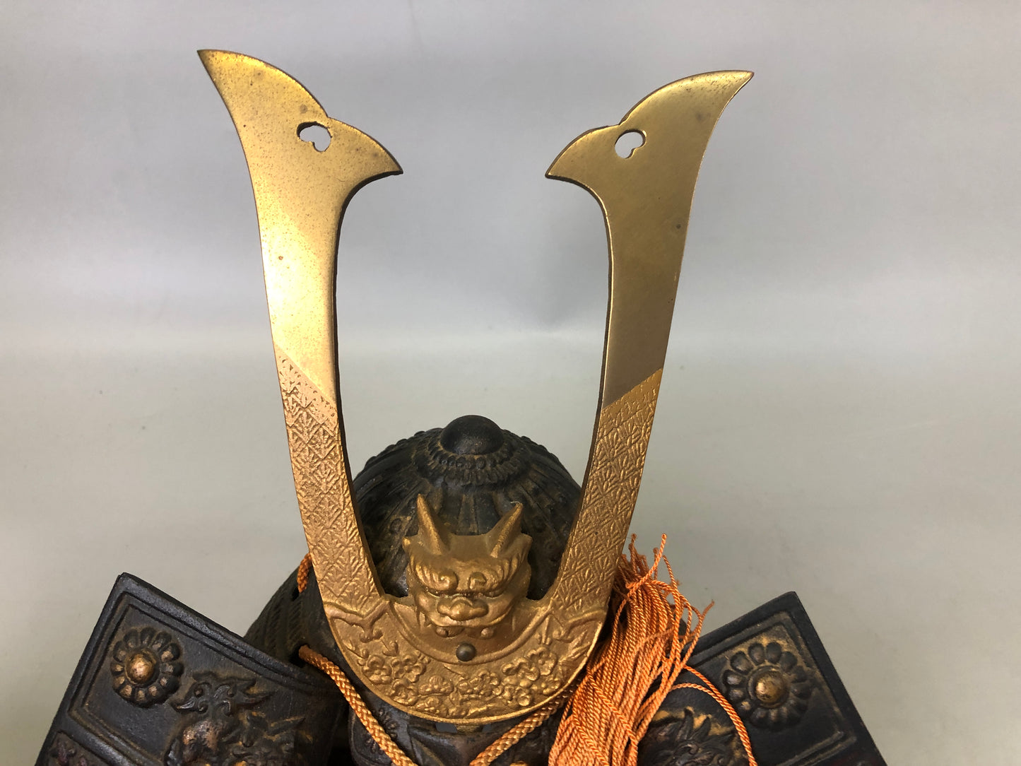 Y7441 OKIMONO metal Kabuto helmet figurine box cushion Japan antique interior