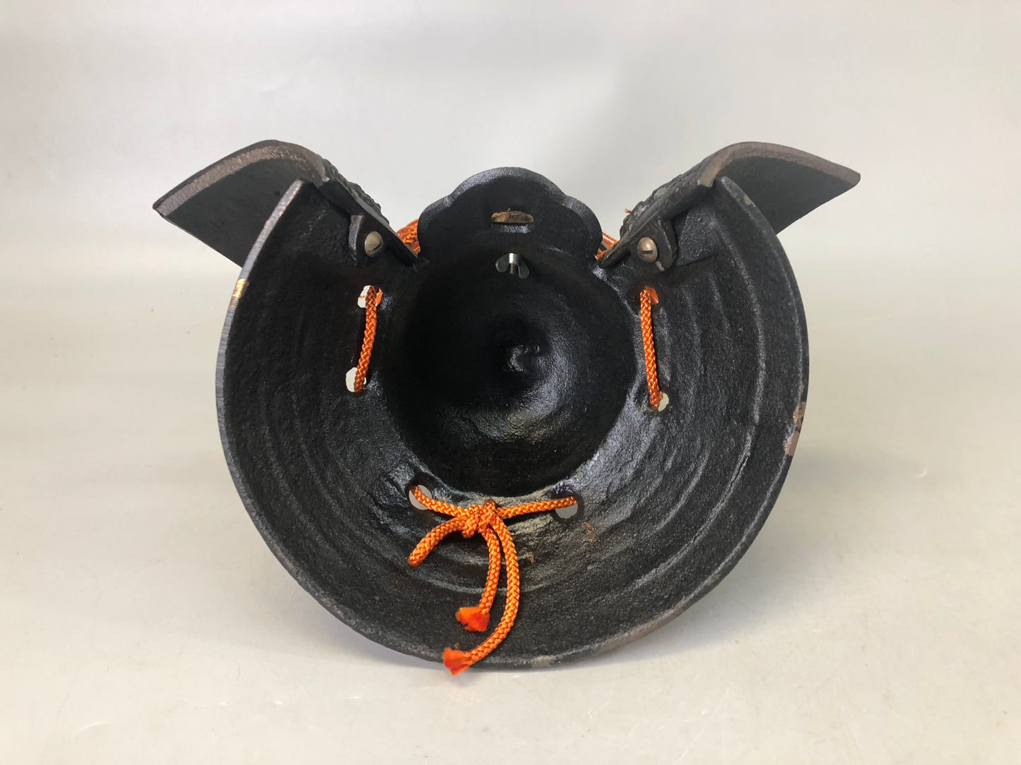 Y7441 OKIMONO metal Kabuto helmet figurine box cushion Japan antique interior