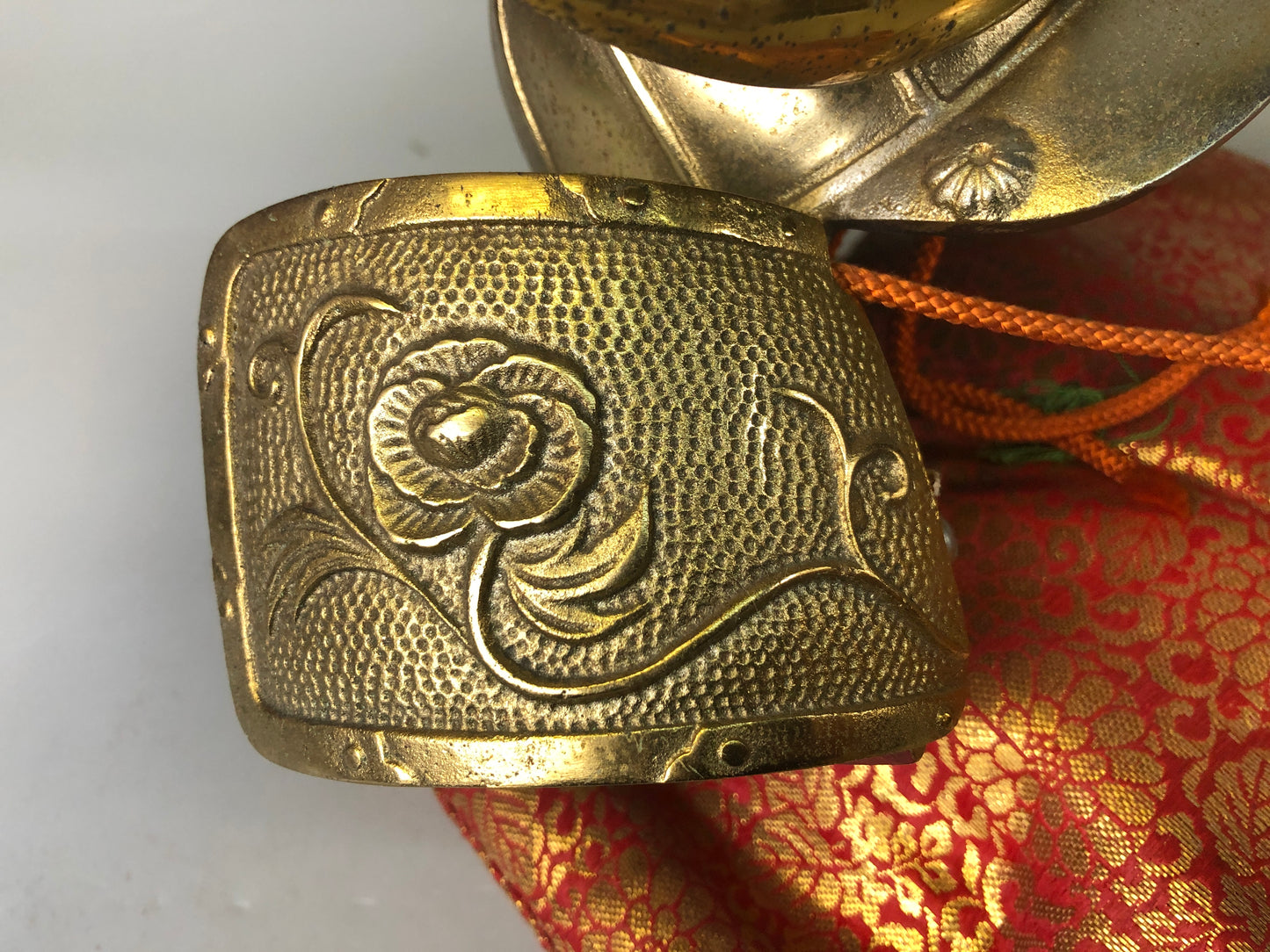 Y7451 OKIMONO metal Kabuto helmet figurine cushion armor Japan antique interior