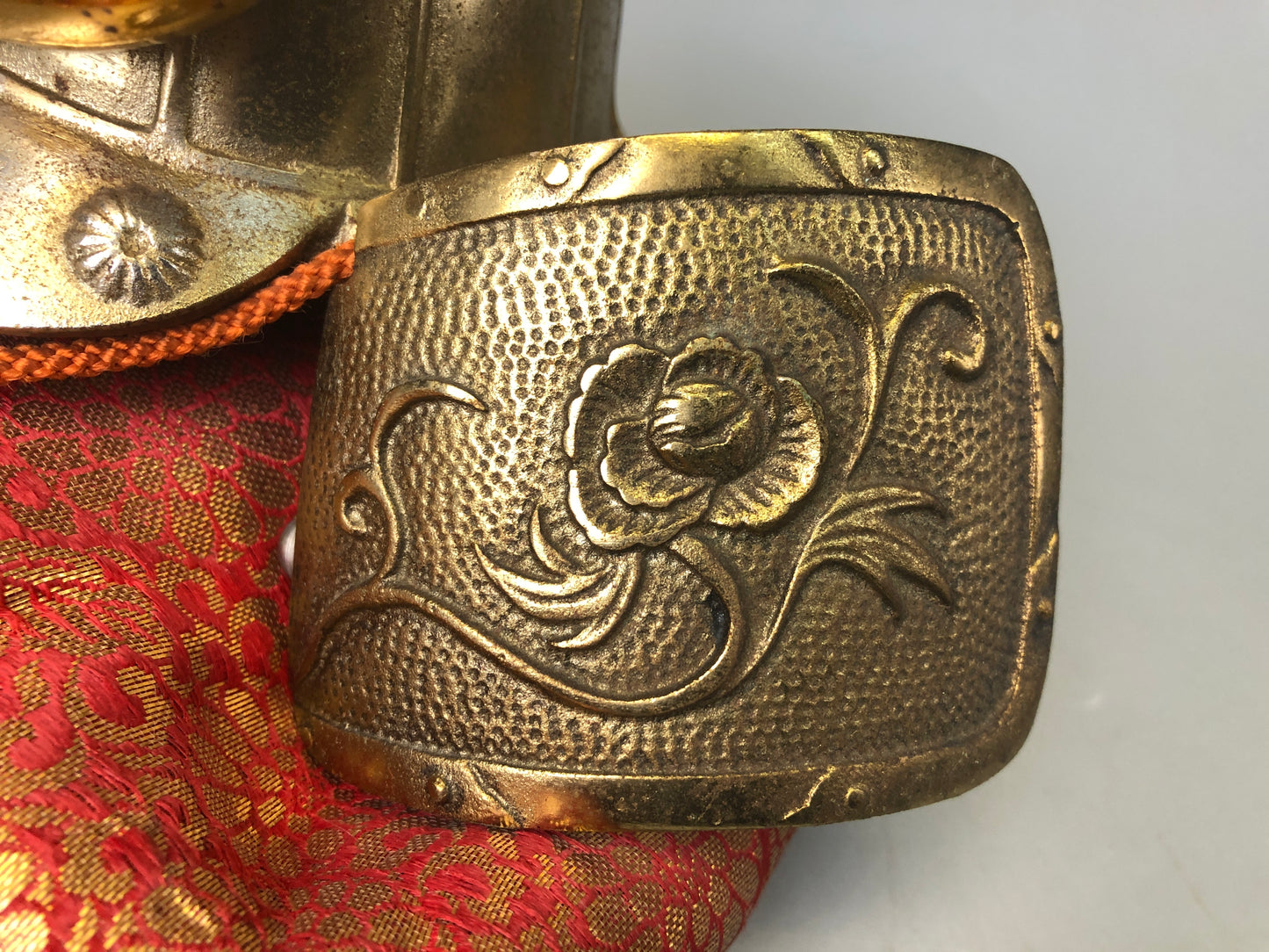 Y7451 OKIMONO metal Kabuto helmet figurine cushion armor Japan antique interior