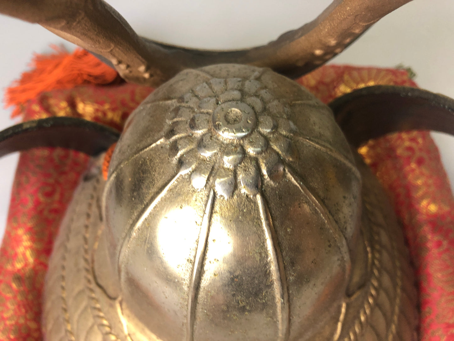 Y7451 OKIMONO metal Kabuto helmet figurine cushion armor Japan antique interior