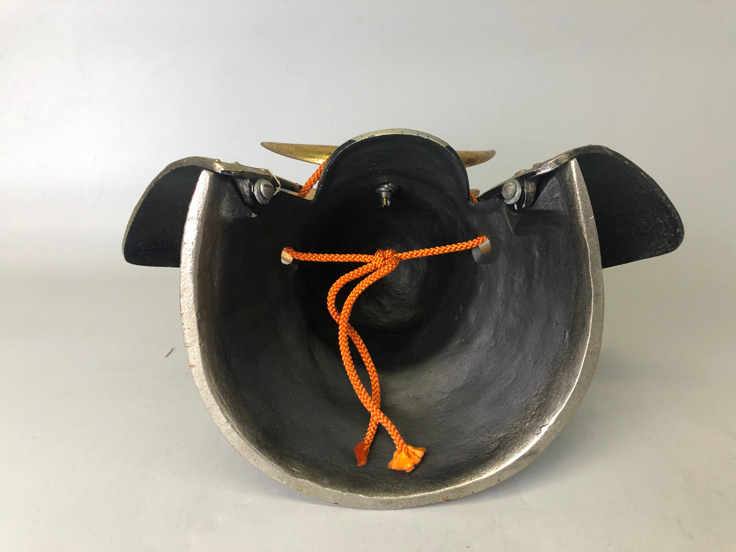 Y7451 OKIMONO metal Kabuto helmet figurine cushion armor Japan antique interior