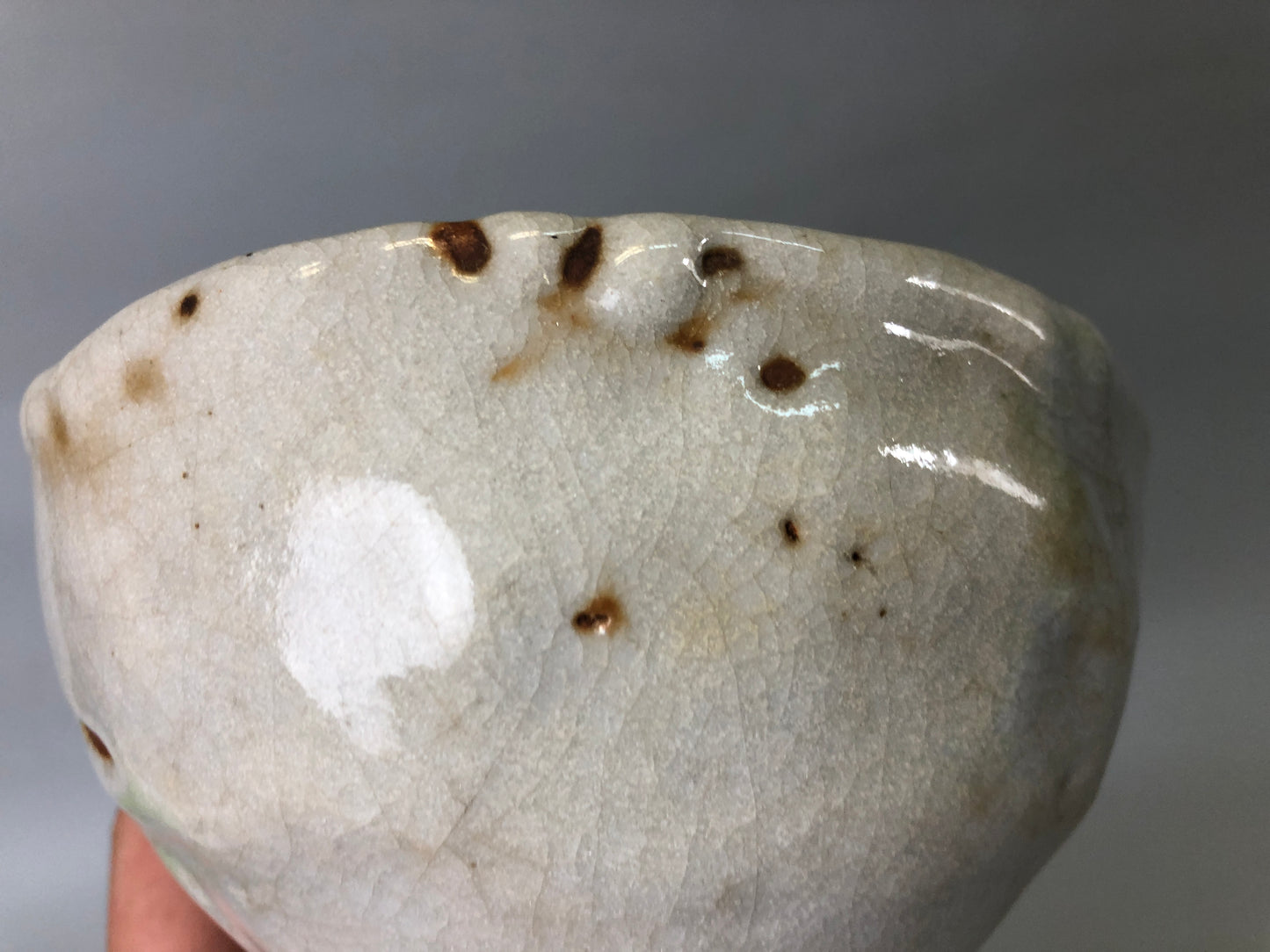 Y7465 CHAWAN Shino-ware bowl signed Japan antique tea ceremony pottery teacup