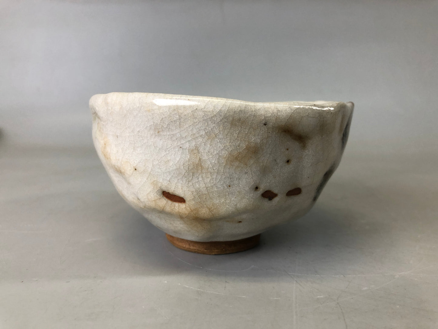 Y7465 CHAWAN Shino-ware bowl signed Japan antique tea ceremony pottery teacup