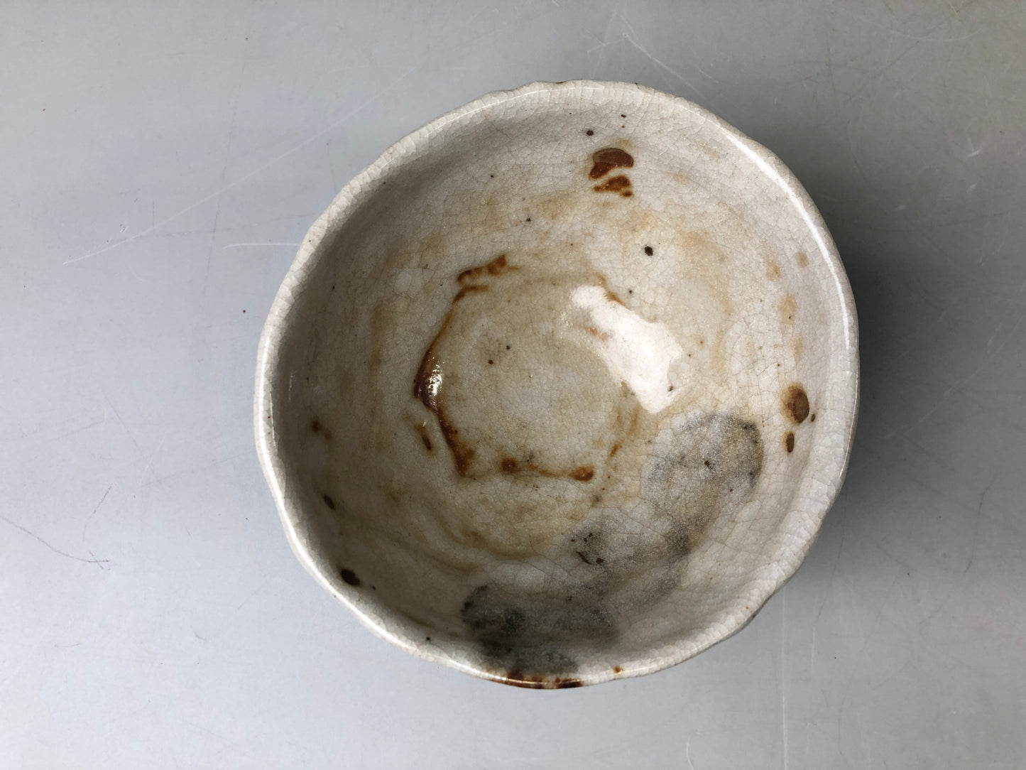 Y7465 CHAWAN Shino-ware bowl signed Japan antique tea ceremony pottery teacup