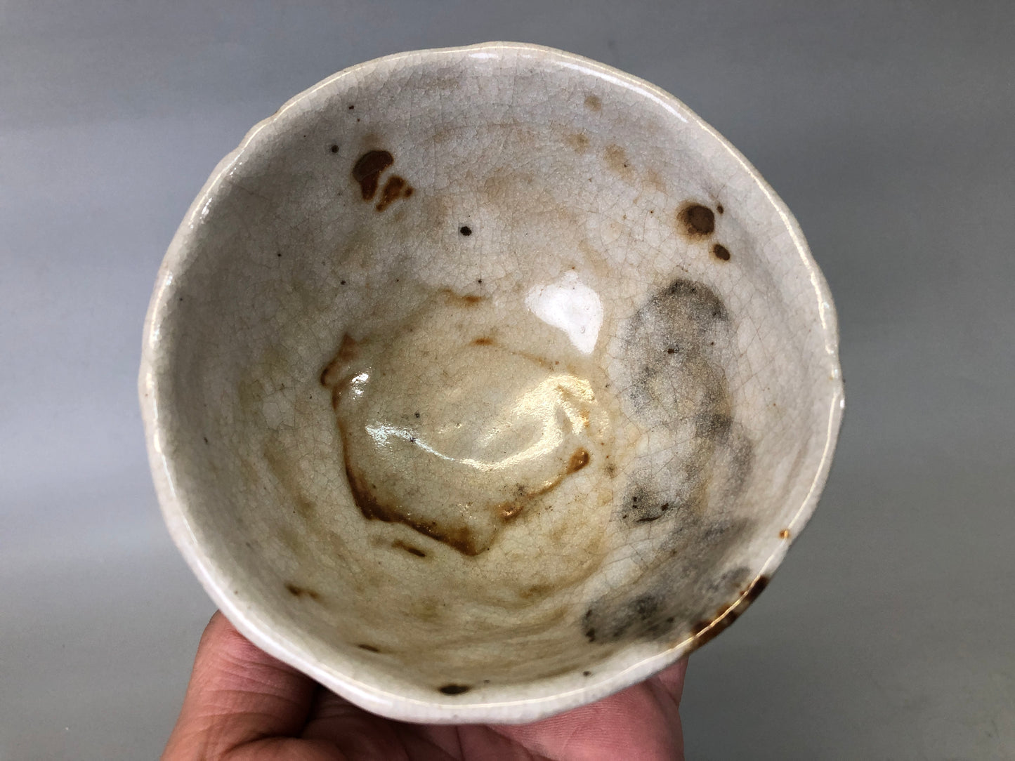Y7465 CHAWAN Shino-ware bowl signed Japan antique tea ceremony pottery teacup