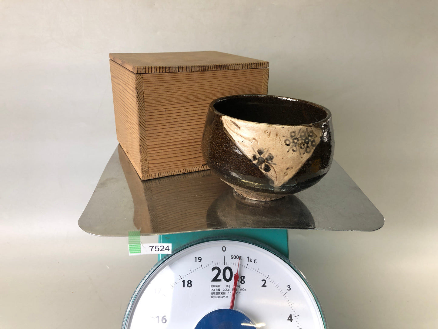 Y7524 CHAWAN Oribe-ware black bowl kintsugi boxx Japan antique tea ceremony cup