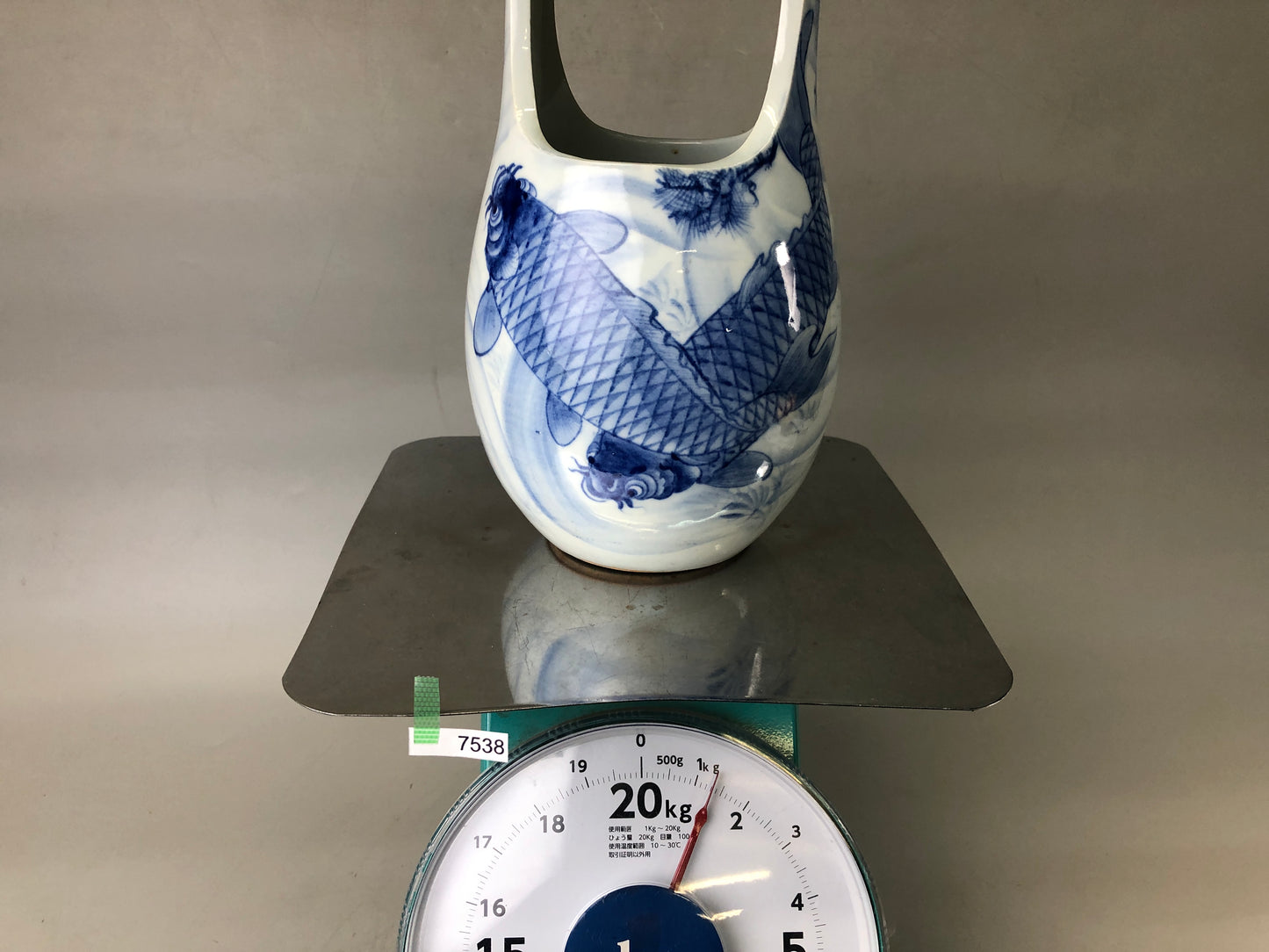 Y7538 FLOWER VASE Kotou-ware signed Koi fish Japan ikebana arrangement floral